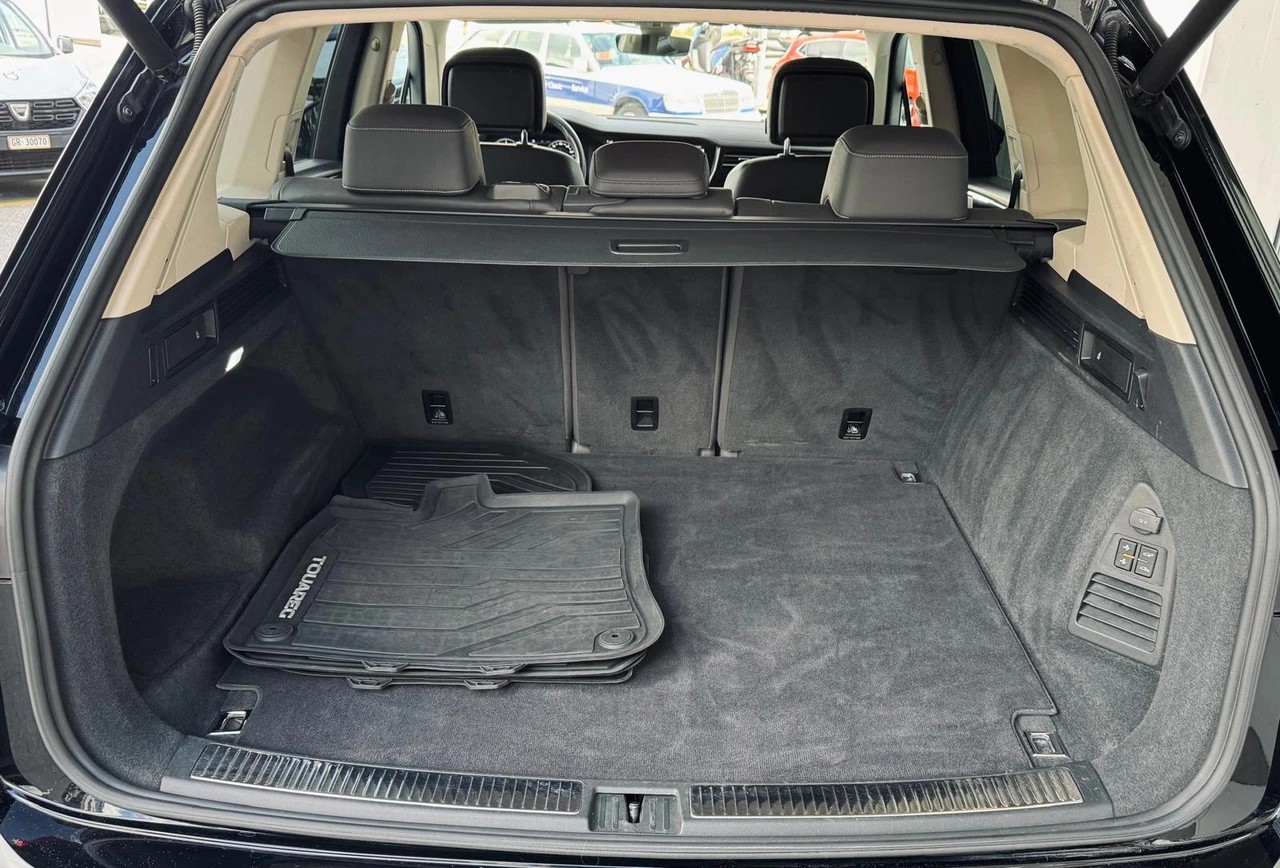VW Touareg 3.0 TSI Elegance Tiptronic-image-10