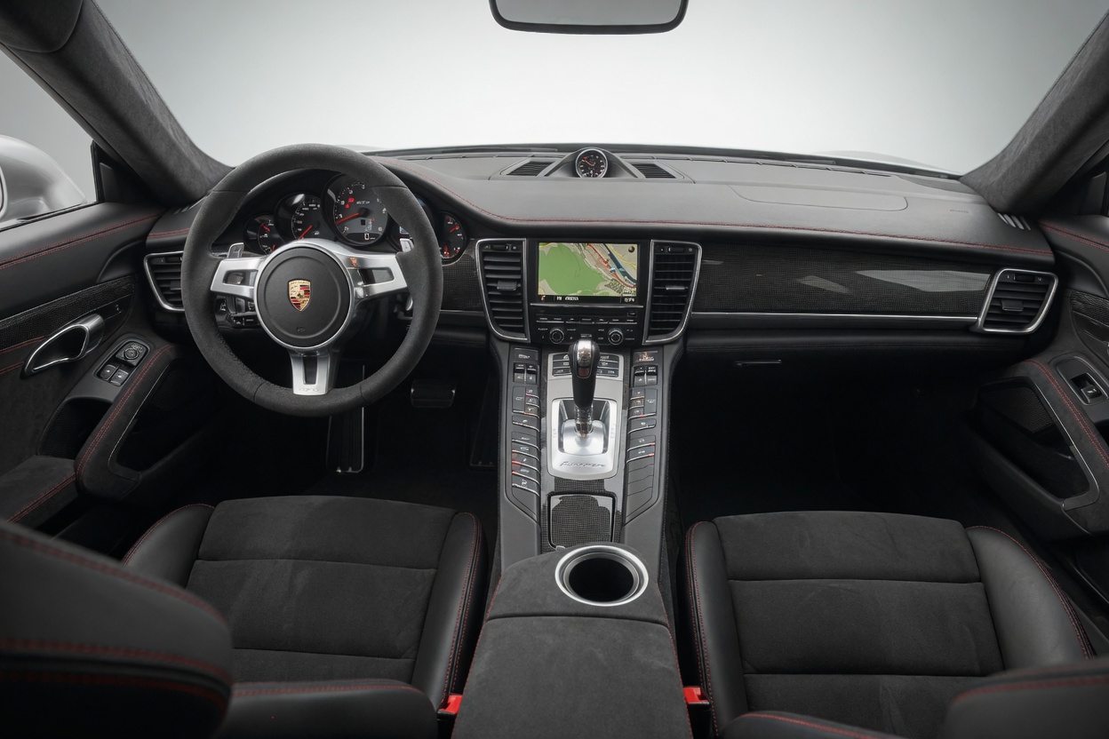 PORSCHE Panamera GTS 4.8 PDK-image-10