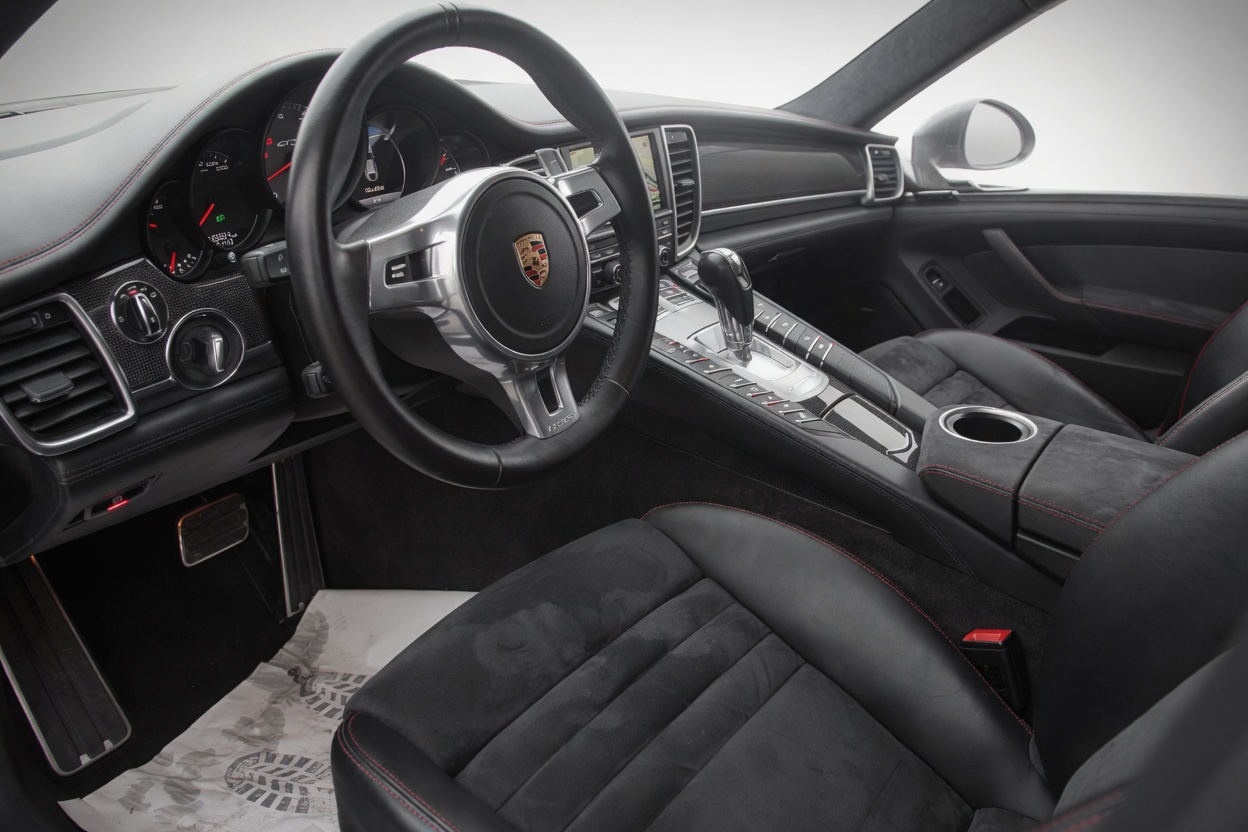 PORSCHE Panamera GTS 4.8 PDK-image-8