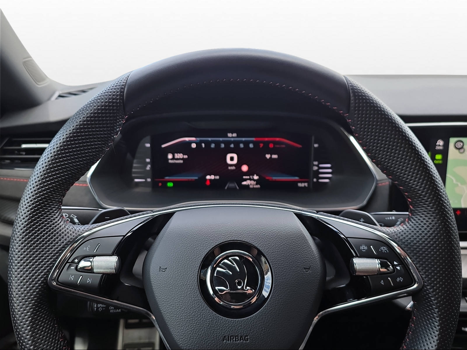 SKODA Octavia Combi 2.0 TSI DSG RS-image-4