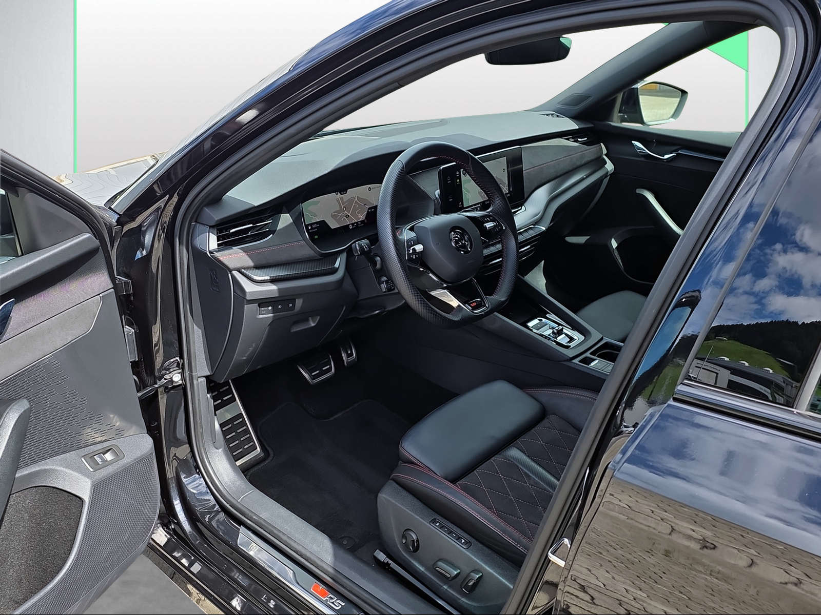 SKODA Octavia Combi 2.0 TSI DSG RS-image-5