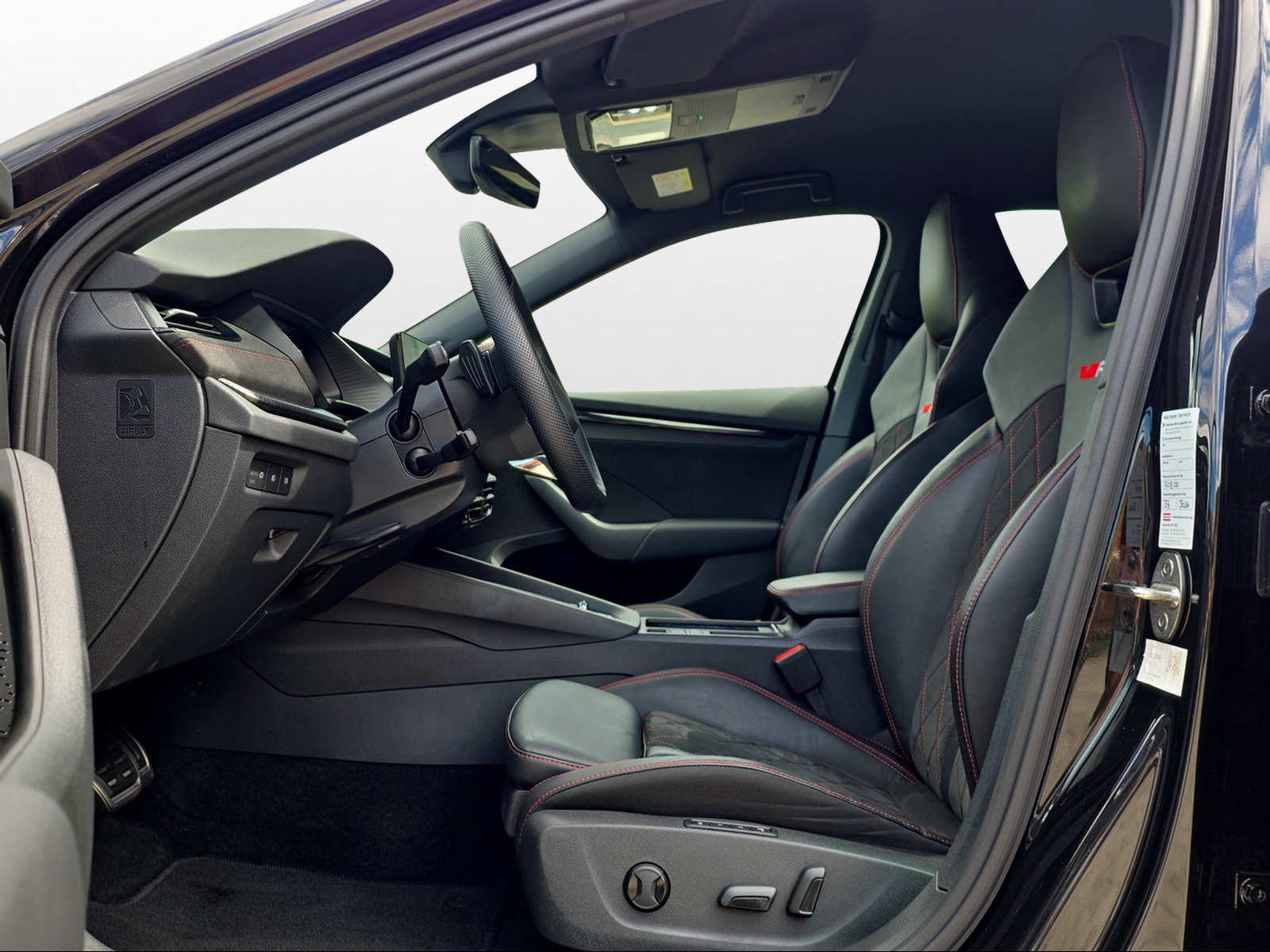 SKODA Octavia Combi 2.0 TSI DSG RS-image-6