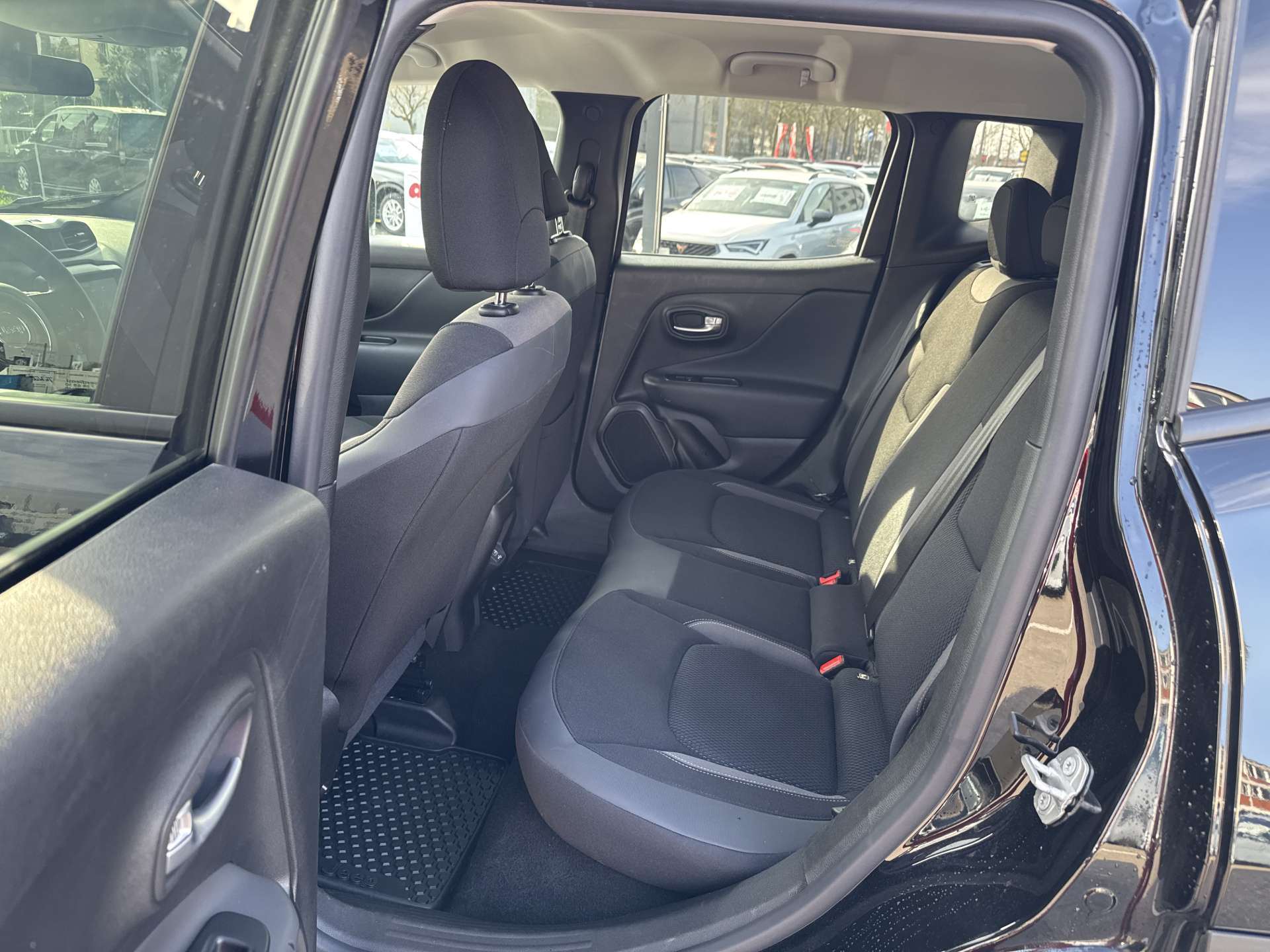 JEEP Renegade 1.3 T PHEV Limited AWD Automat-image-6