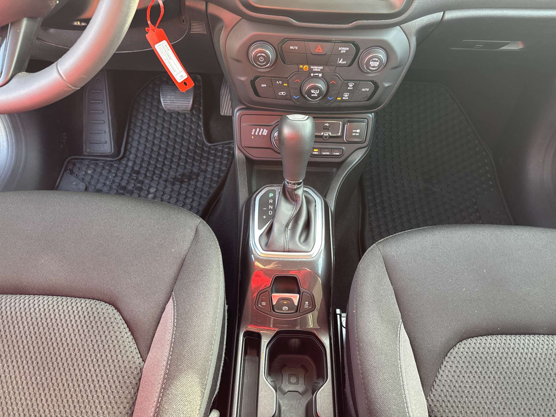JEEP Renegade 1.3 T PHEV Limited AWD Automat-image-11