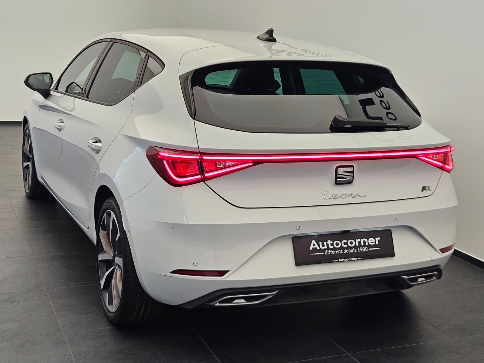 SEAT Leon 1.5 eTSI mHEV DSG FR-image-8