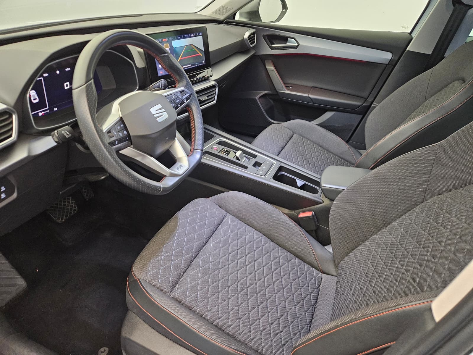 SEAT Leon 1.5 eTSI mHEV DSG FR-image-10