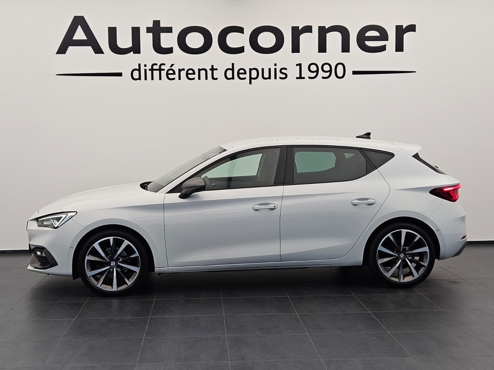 SEAT Leon 1.5 eTSI mHEV DSG FR-image-1
