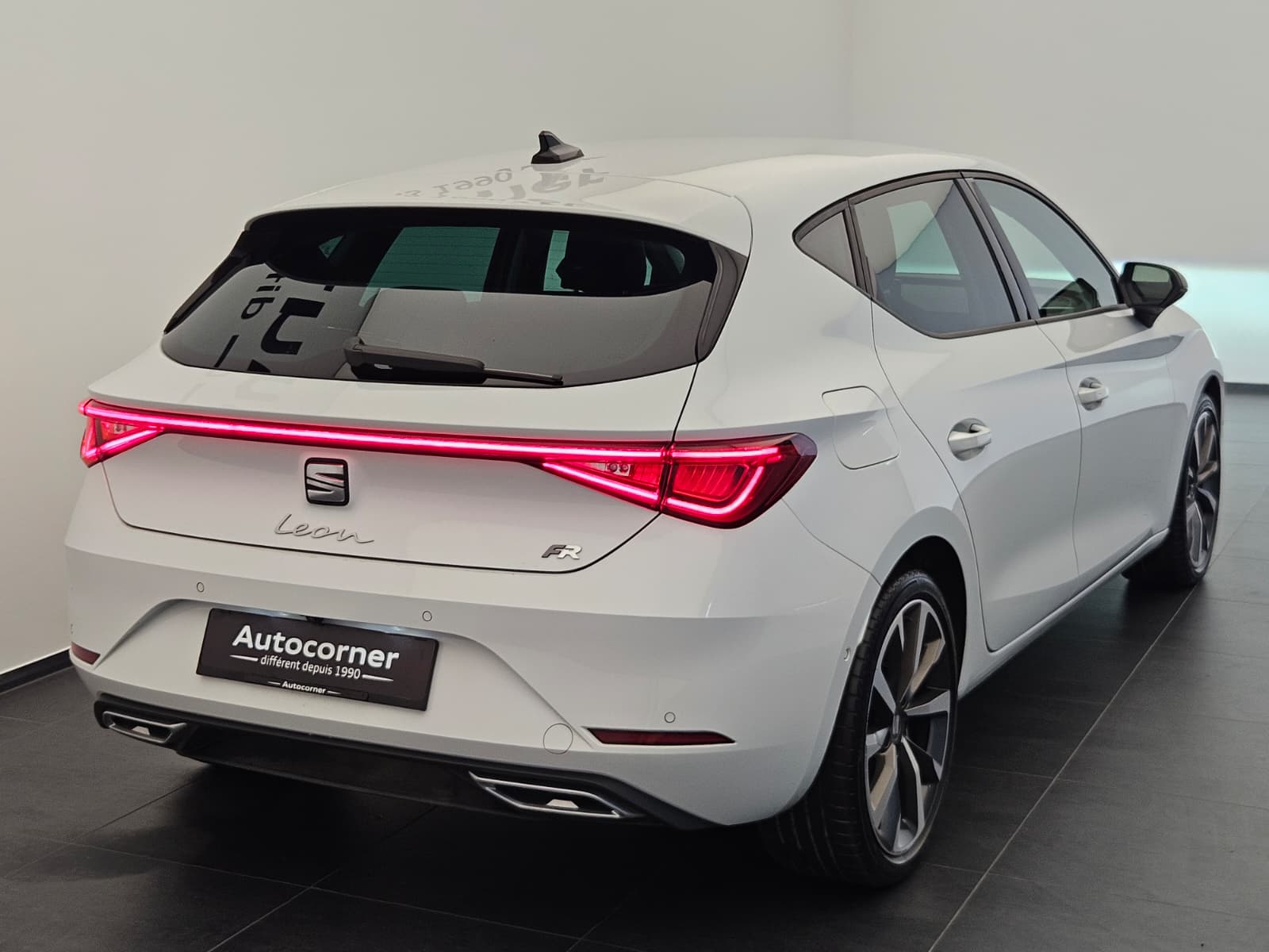 SEAT Leon 1.5 eTSI mHEV DSG FR-image-6