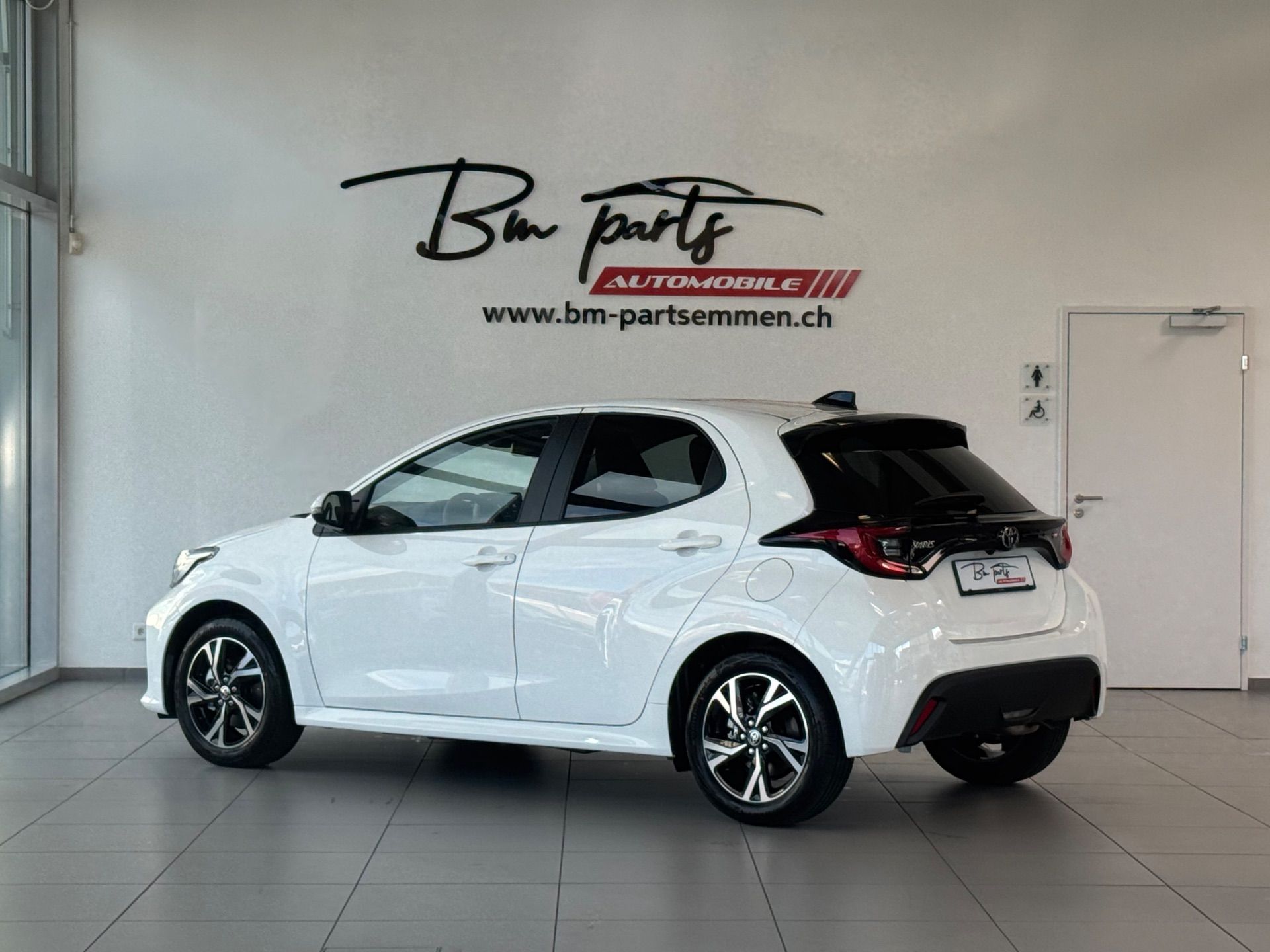 TOYOTA Yaris 1.5 Trend e-CVT-image-3