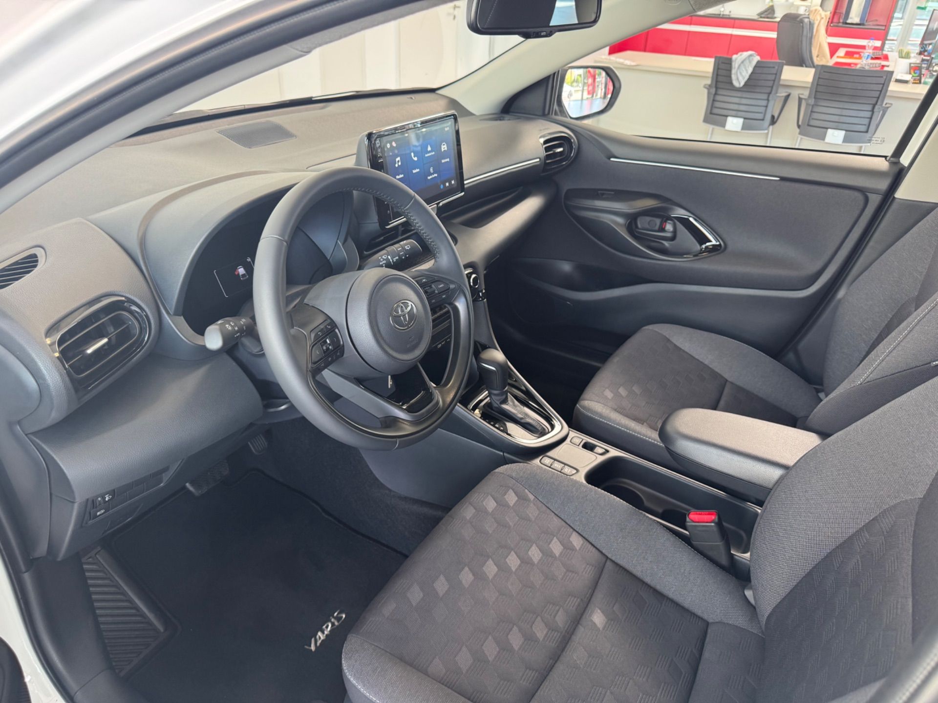 TOYOTA Yaris 1.5 Trend e-CVT-image-8