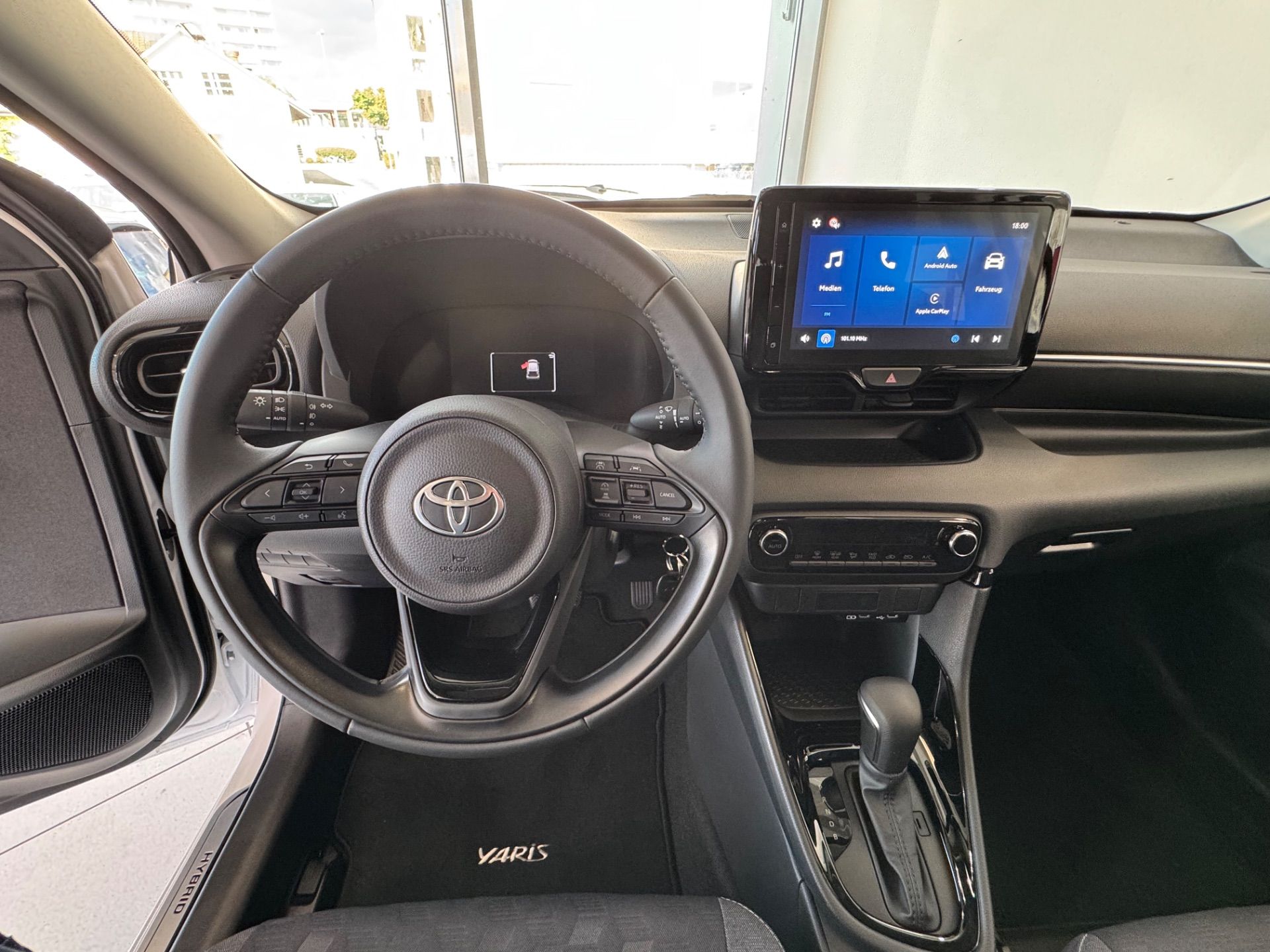 TOYOTA Yaris 1.5 Trend e-CVT-image-9