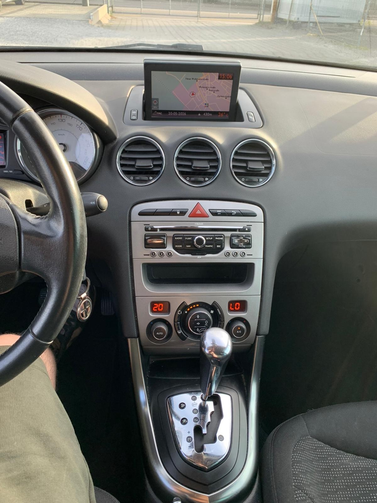 PEUGEOT 308 SW 2.0 HDI Business Automatic (Klimatronik * Alufelgen * 8 Fachbereift * Panorama * Navigation * BO4)-image-10