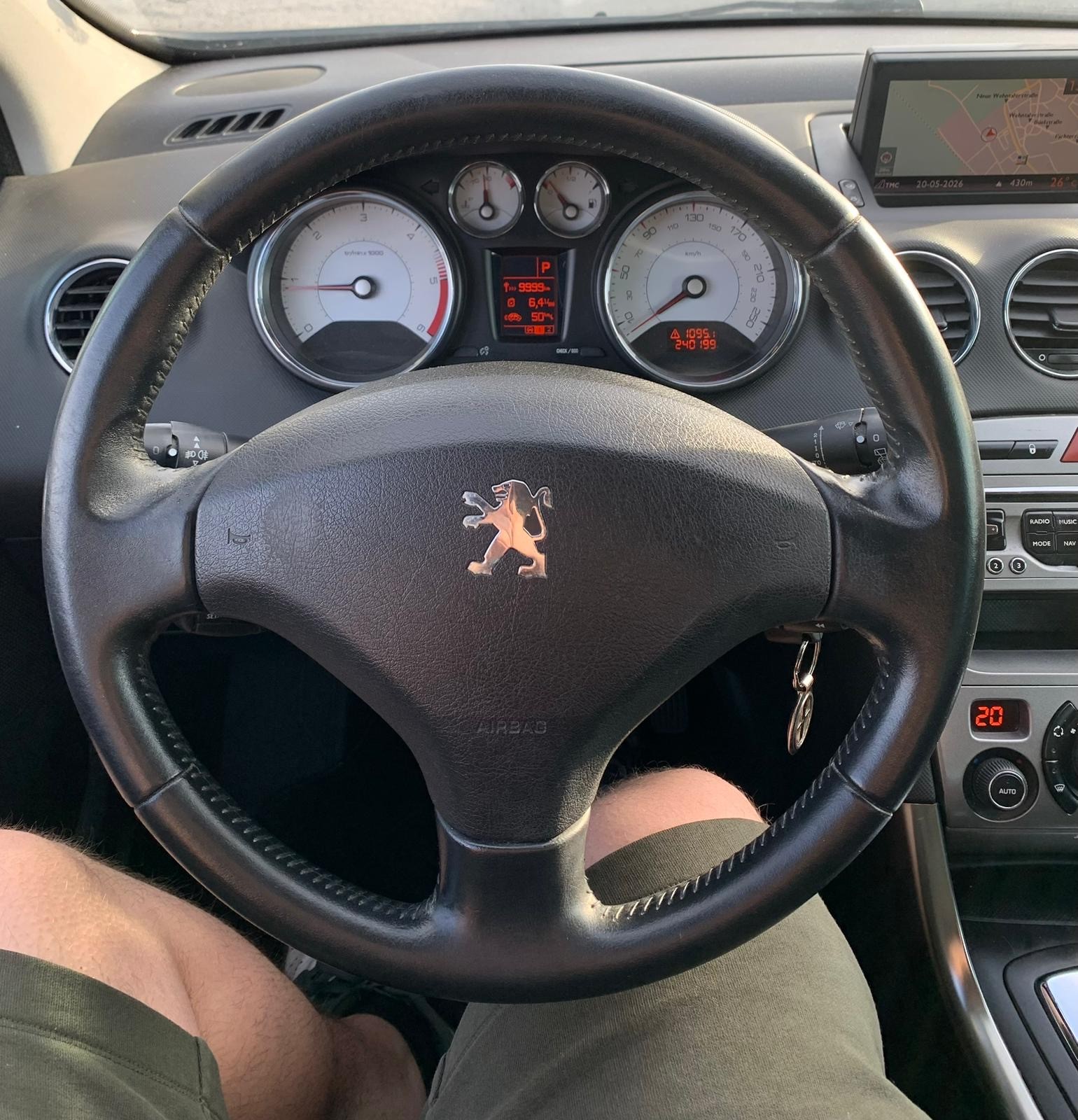 PEUGEOT 308 SW 2.0 HDI Business Automatic (Klimatronik * Alufelgen * 8 Fachbereift * Panorama * Navigation * BO4)-image-9