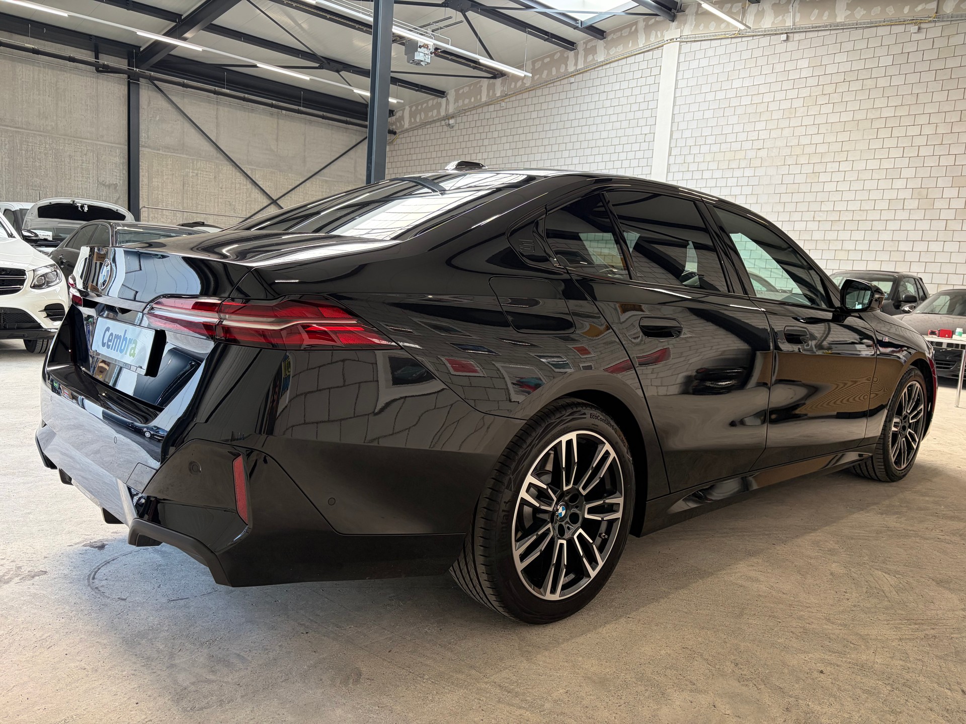 BMW 520d 48V M Sport Steptronic-image-2