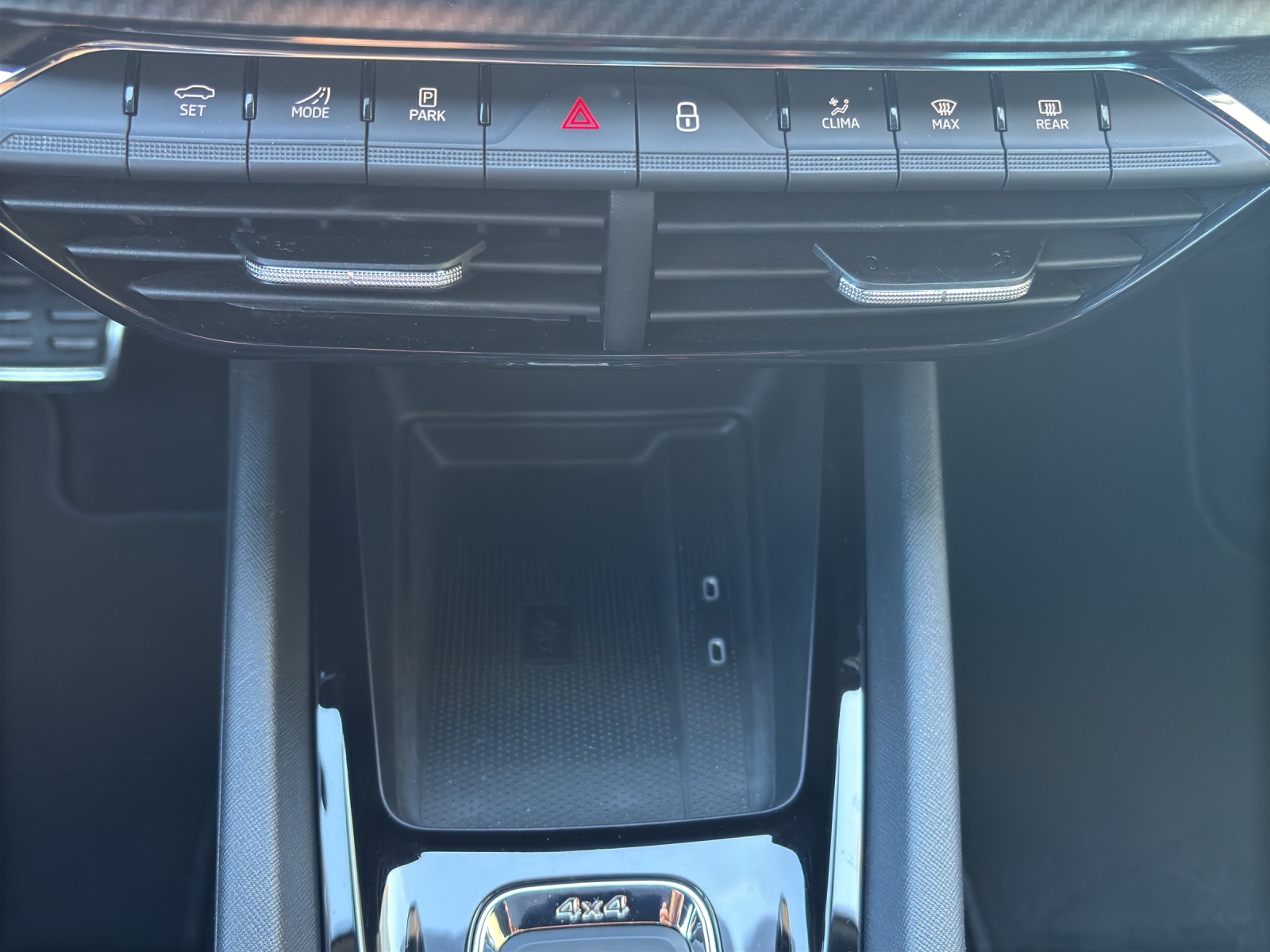 SKODA Octavia Combi 2.0 TDI DSG RS 4x4 mit AHK Vorbereitung, Head-Up Display & elektr. Heckklappe-image-18