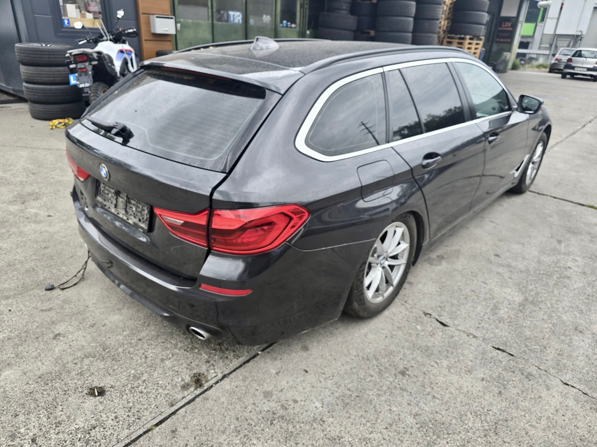 BMW 530d xDrive Touring Steptronic-image-4