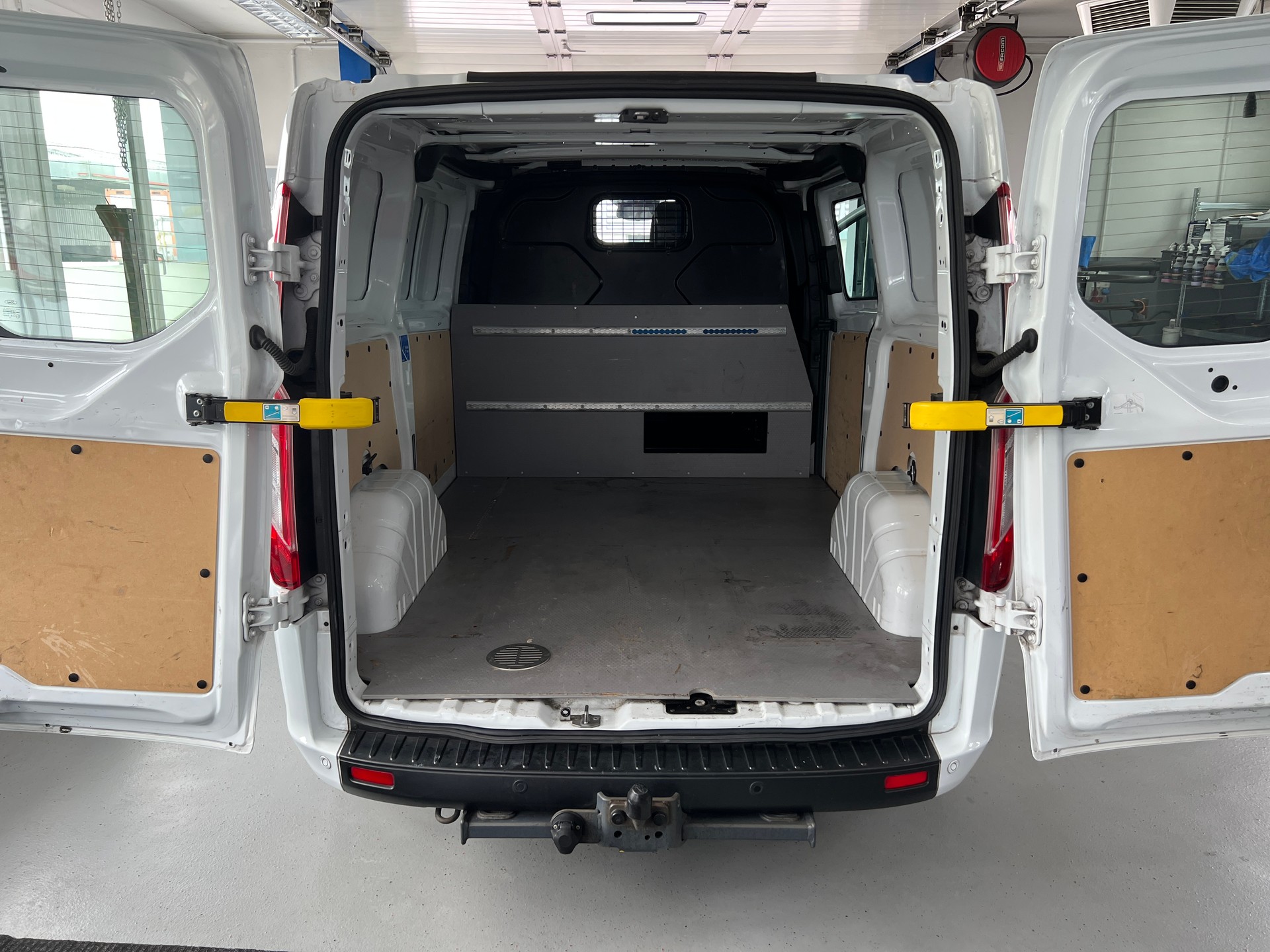 FORD Transit Custom Van 320 L1H1 Ambiente-image-10
