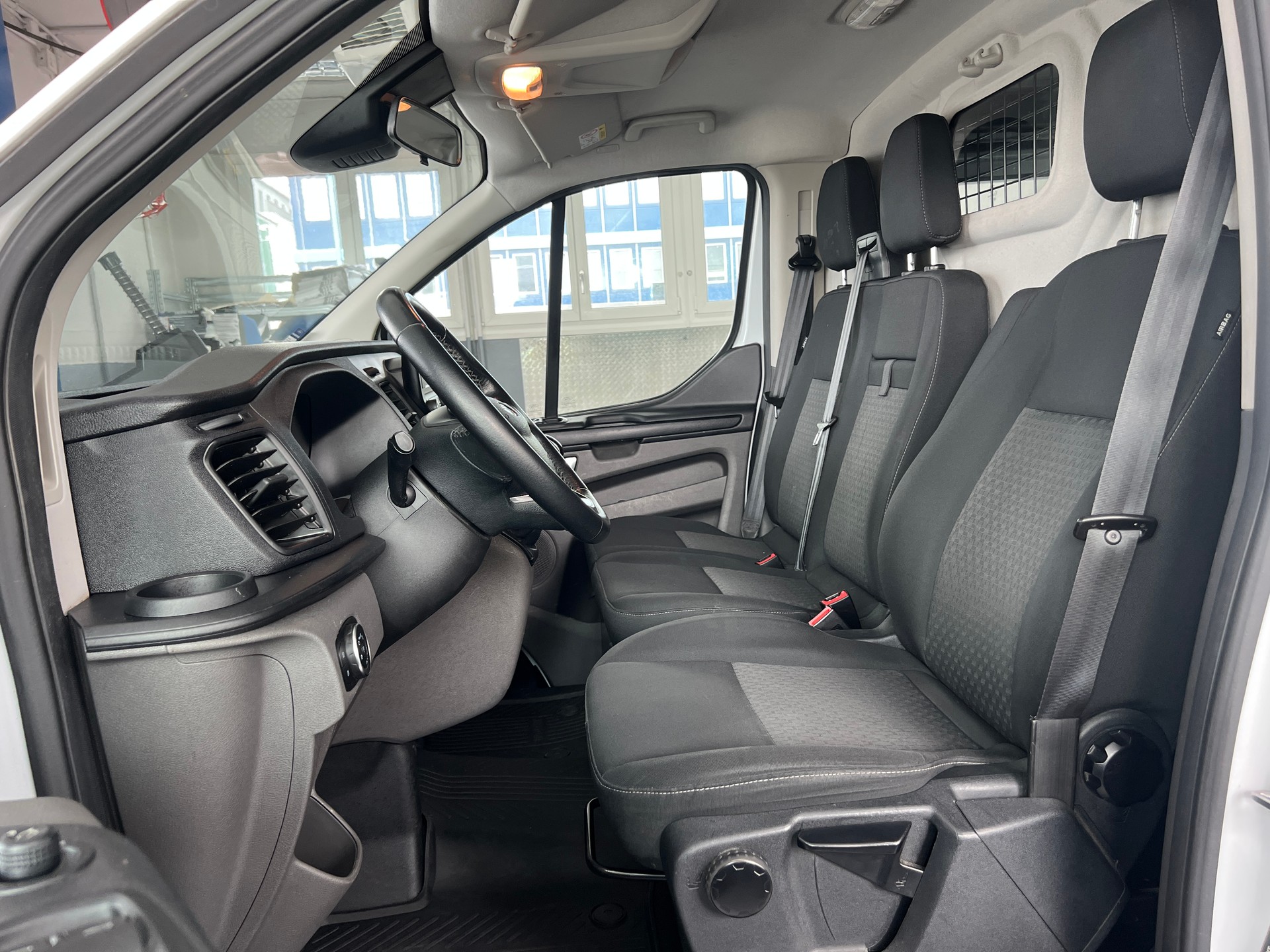 FORD Transit Custom Van 320 L1H1 Ambiente-image-5