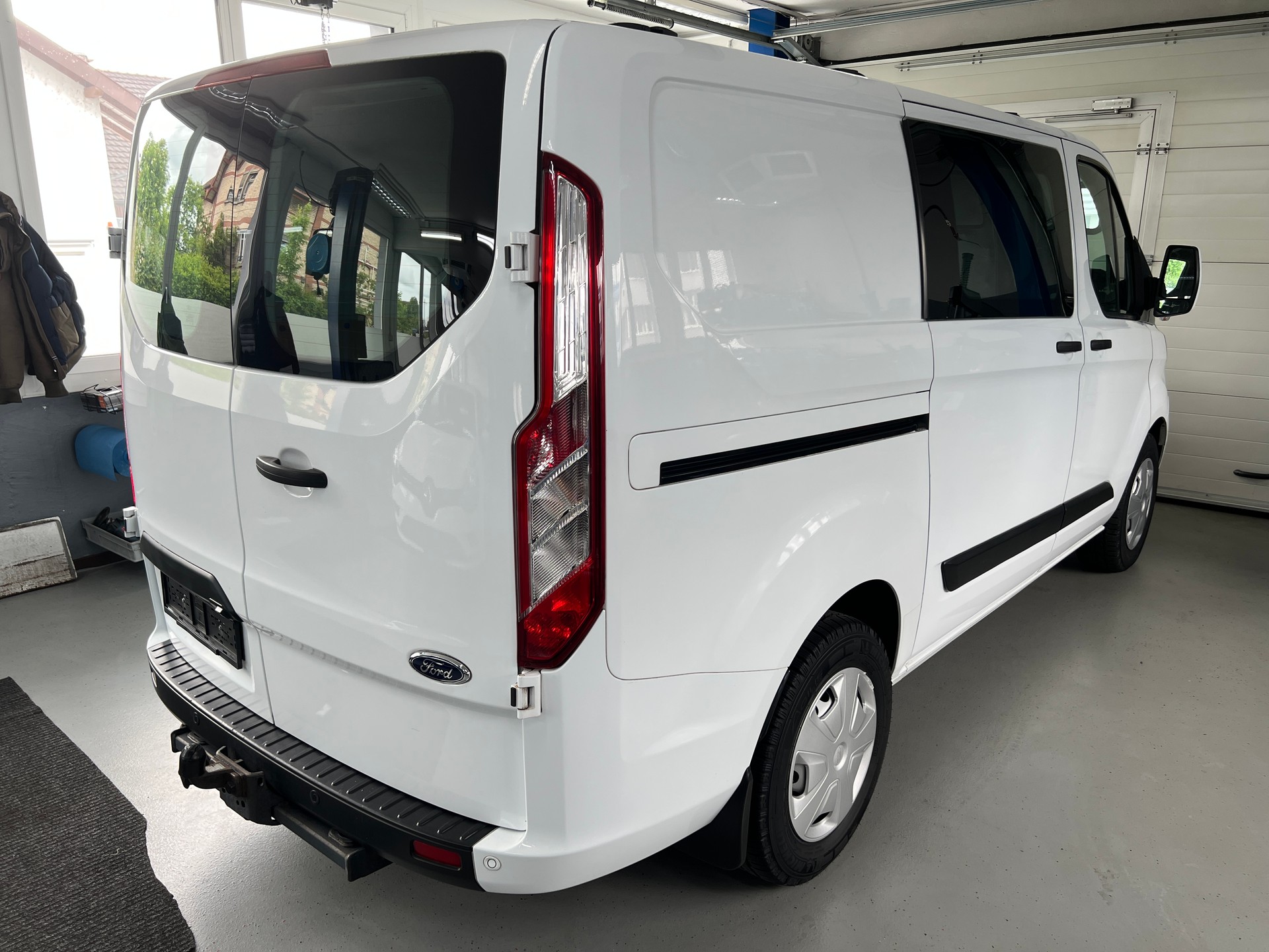 FORD Transit Custom Van 320 L1H1 Ambiente-image-3