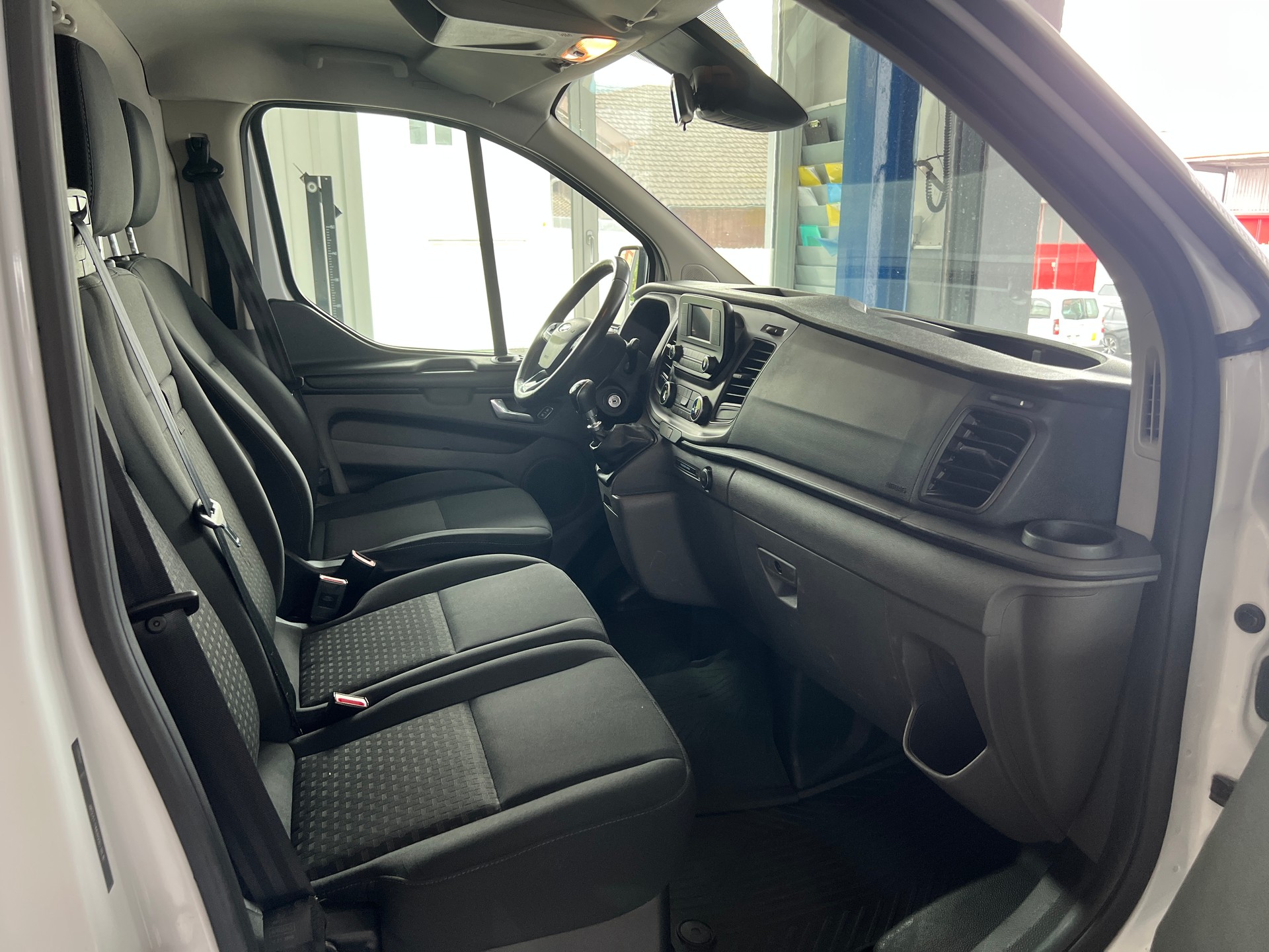 FORD Transit Custom Van 320 L1H1 Ambiente-image-6