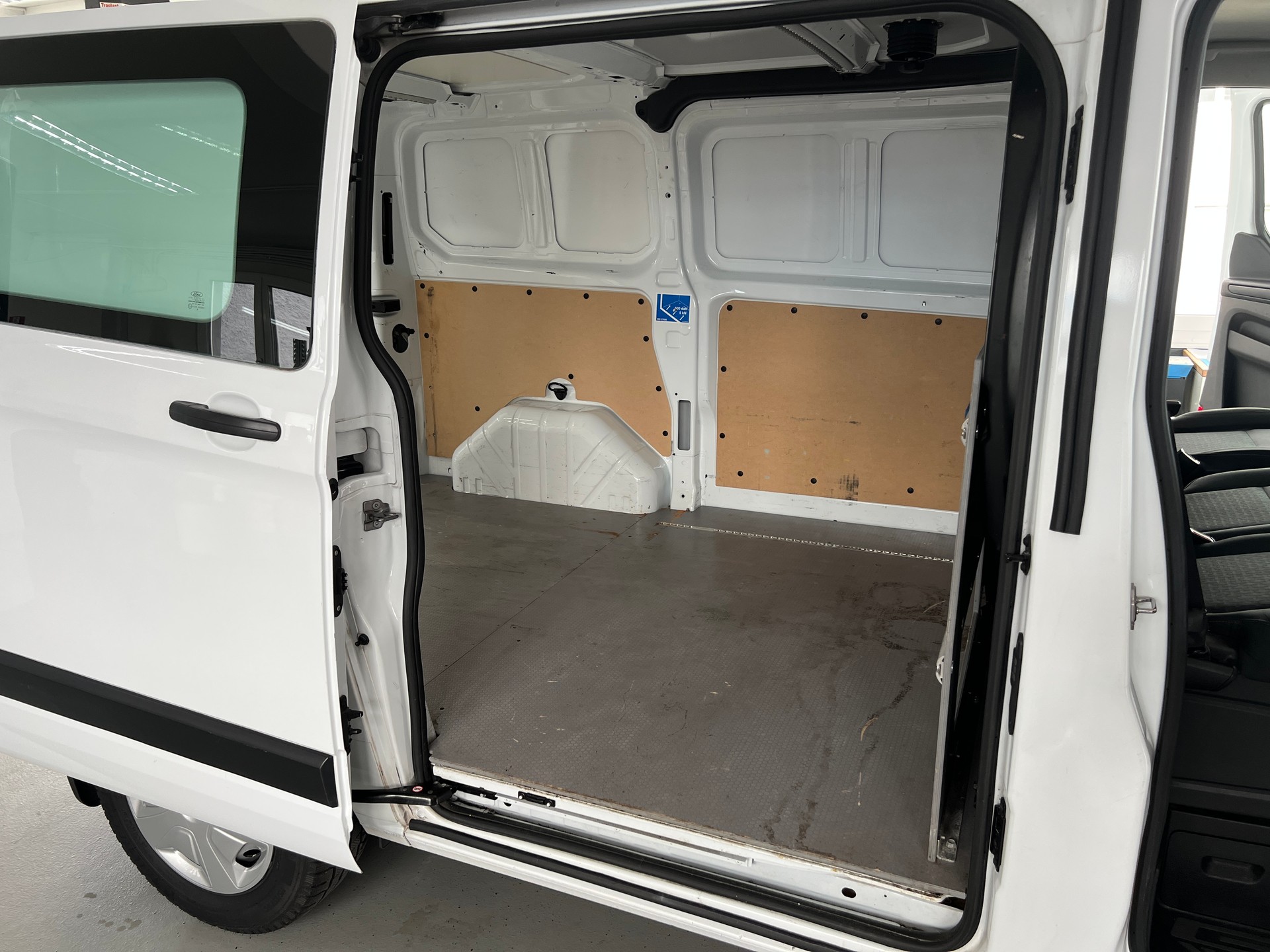 FORD Transit Custom Van 320 L1H1 Ambiente-image-11