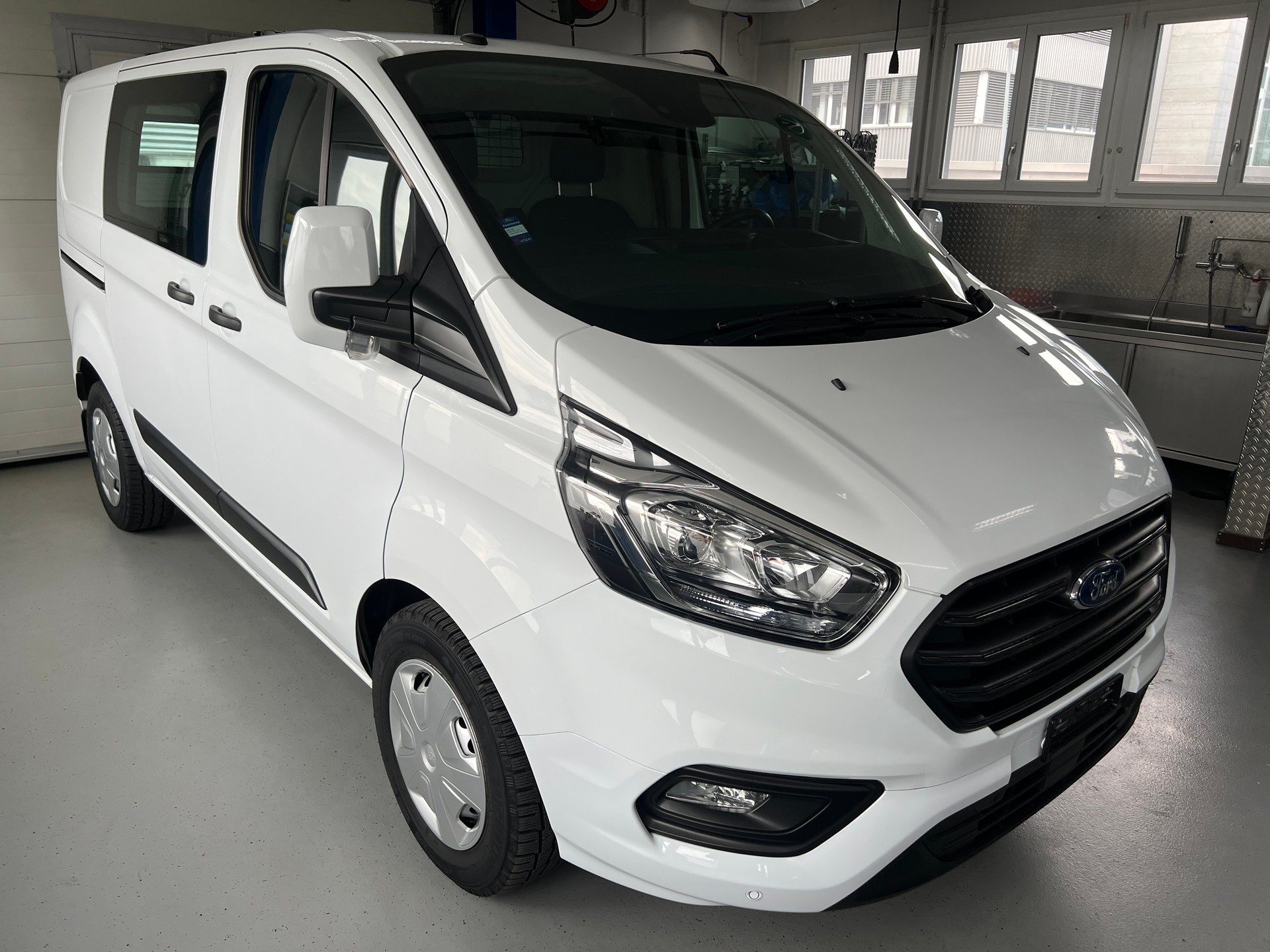 FORD Transit Custom Van 320 L1H1 Ambiente-image-1