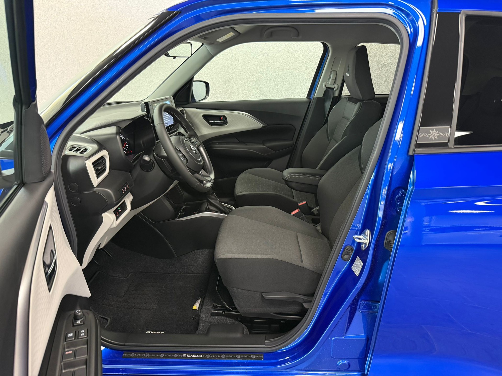 SUZUKI Swift 1.2 Tradizio Top Hybrid CVT-image-9