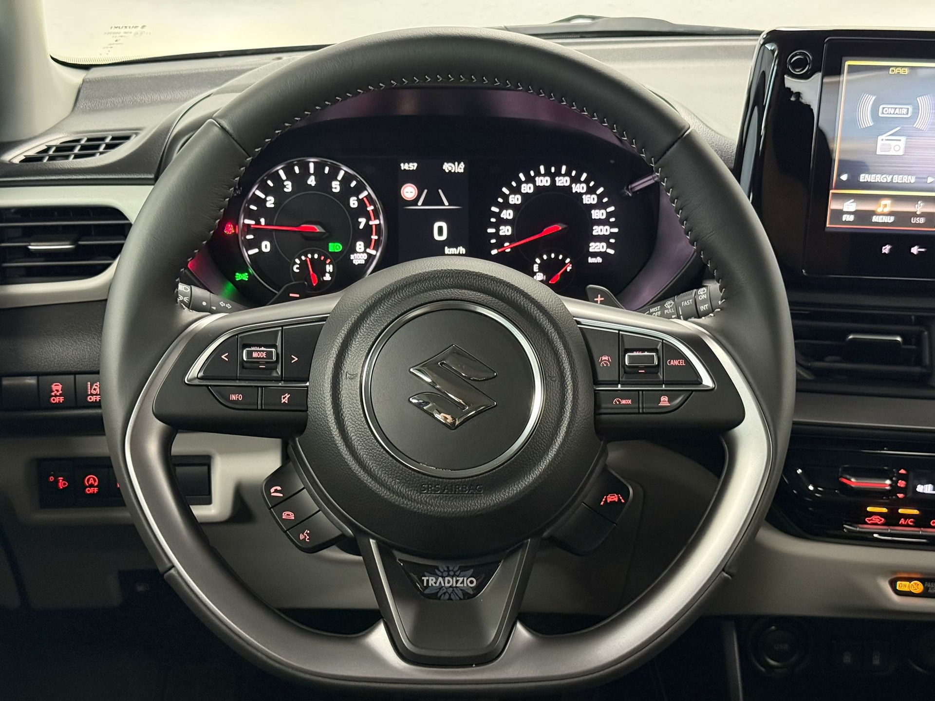 SUZUKI Swift 1.2 Tradizio Top Hybrid CVT-image-15
