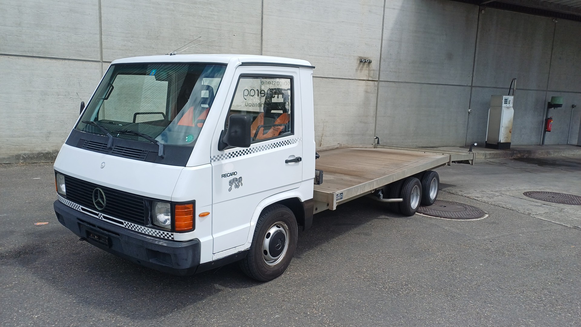 MERCEDES-BENZ MB 100 D 6x2 Autotransporter 1700Kg Nutzlast-image-0