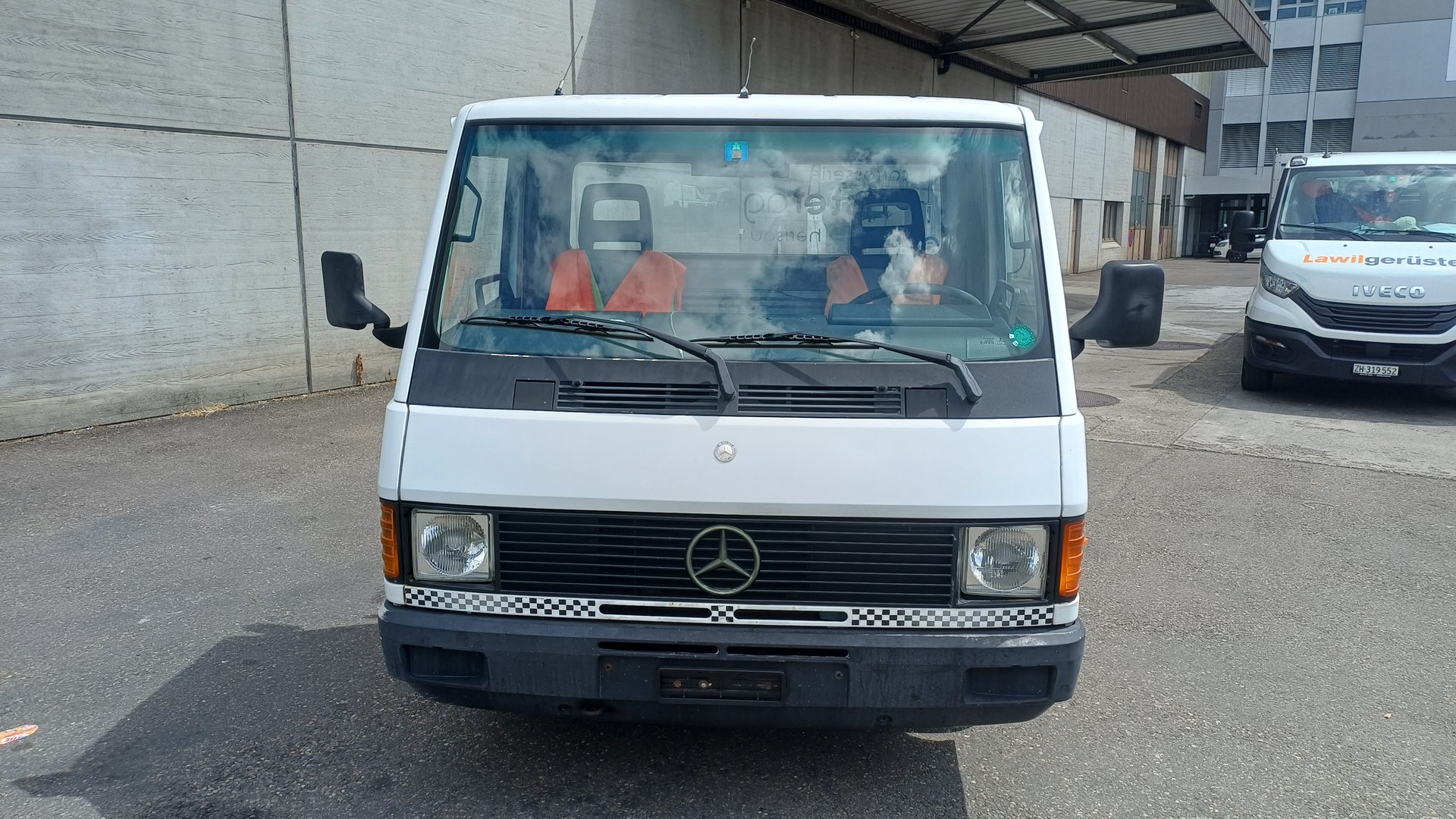 MERCEDES-BENZ MB 100 D 6x2 Autotransporter 1700Kg Nutzlast-image-1