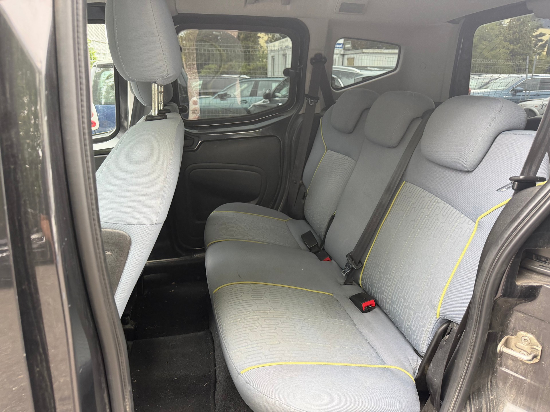 PEUGEOT Bipper Tepee 1.4 Outdoor ** Klimaanlage ** PDC H ** 04x Airbag ** Frisch Ab MFK-image-2