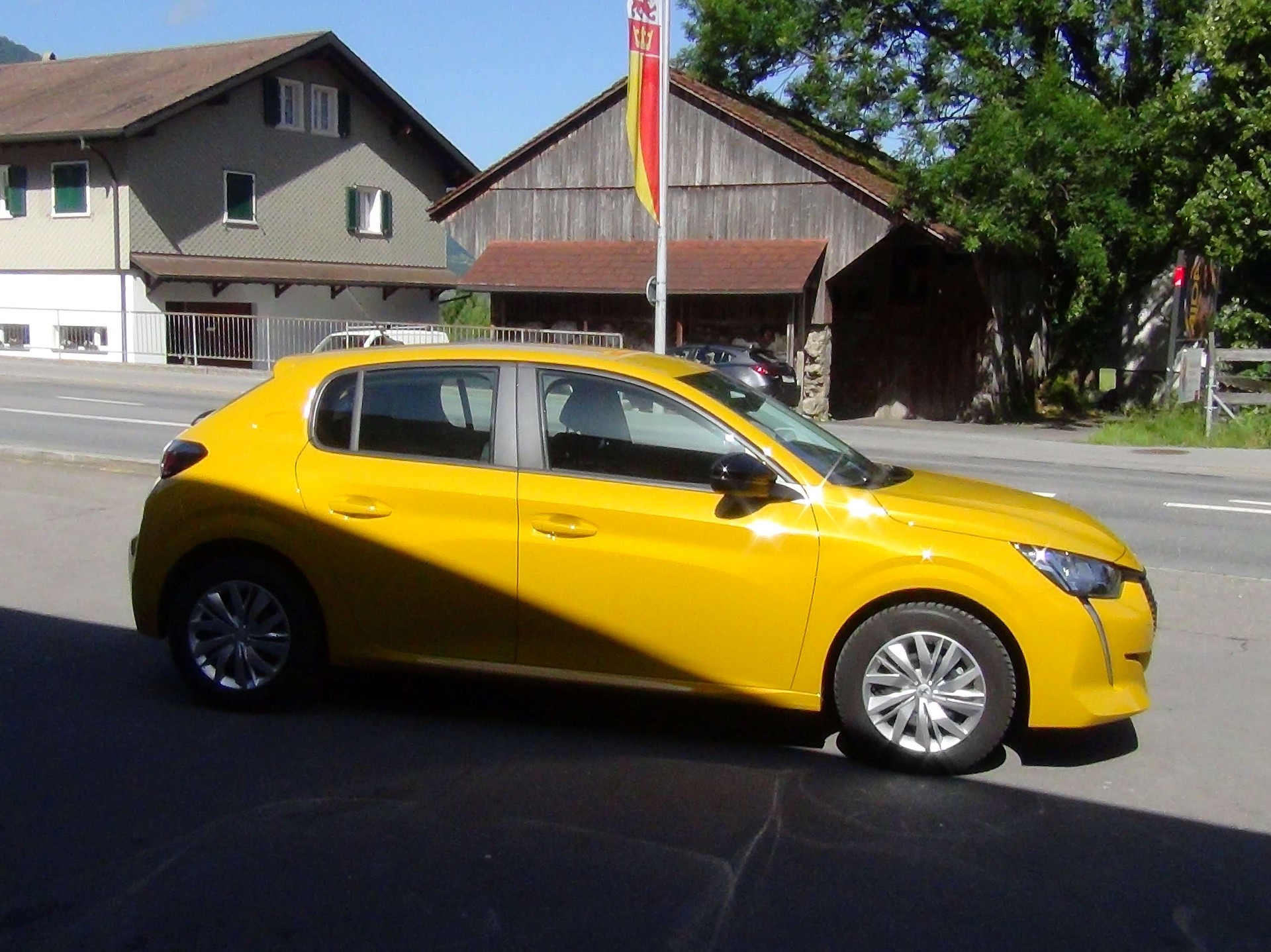 PEUGEOT 208 1.2 PureTech Like-image-2