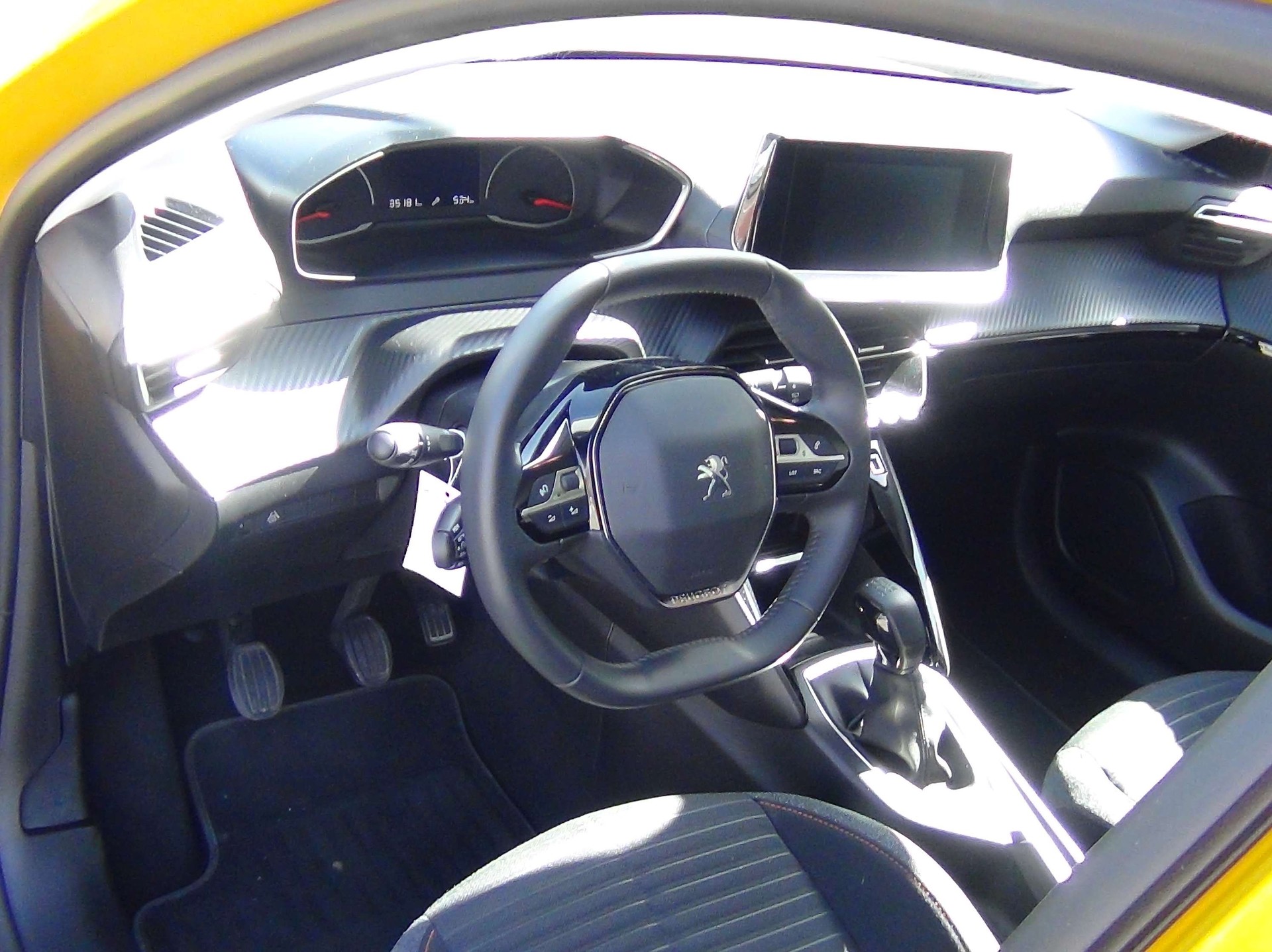 PEUGEOT 208 1.2 PureTech Like-image-8