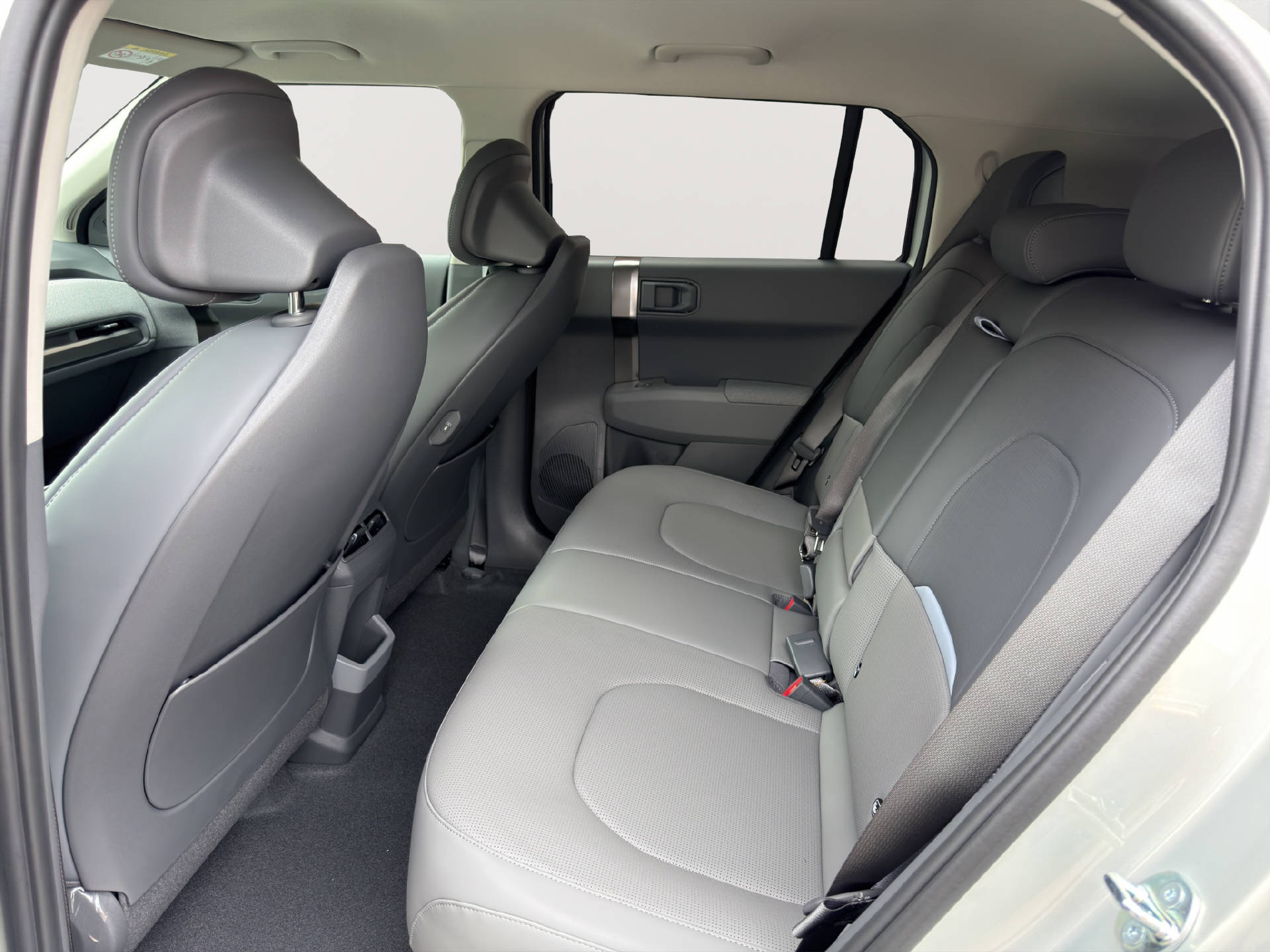 KIA EV3 81 kWh Earth-image-17