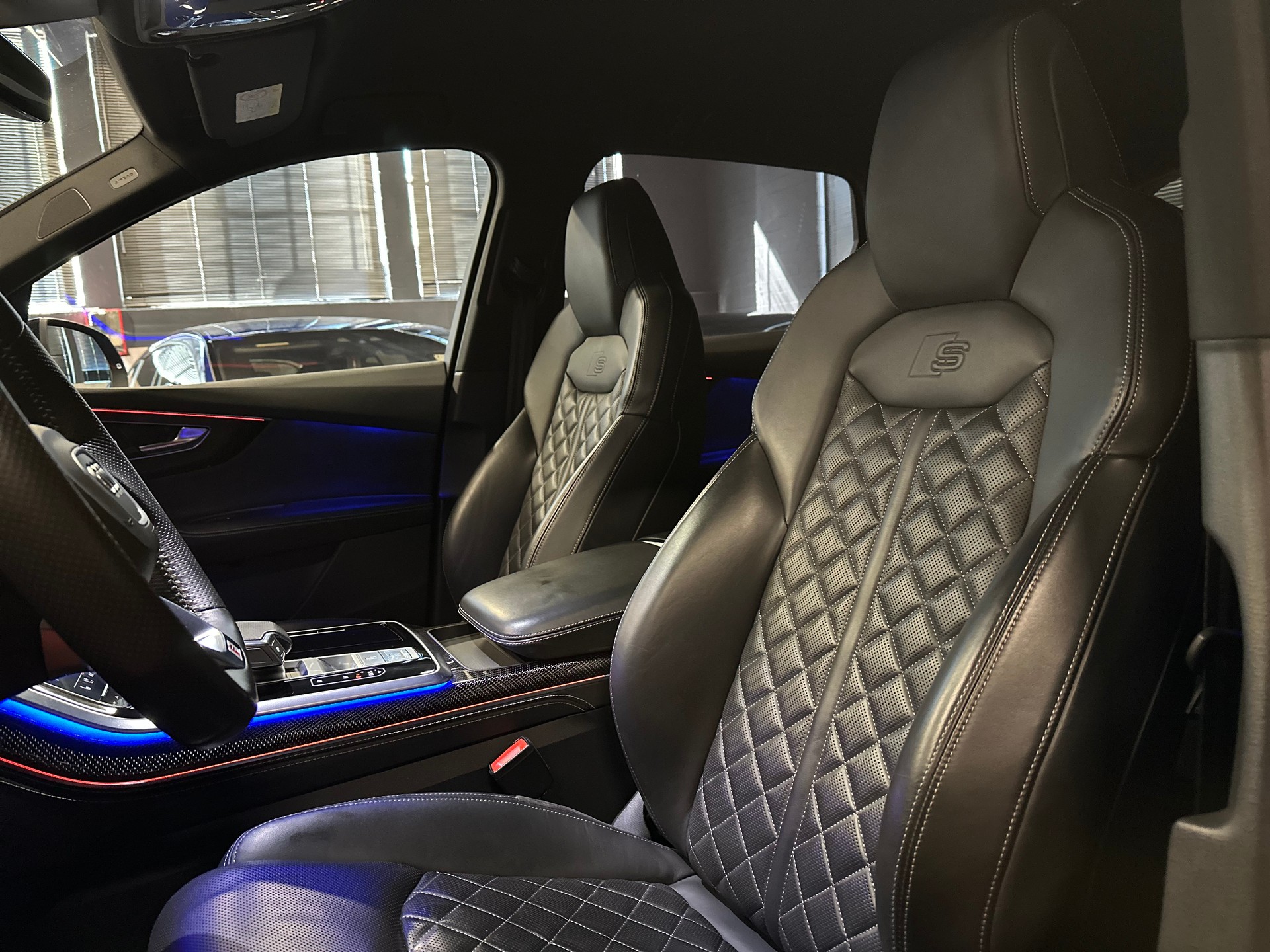 AUDI SQ7 4.0 TDI quattro tiptronic-image-16