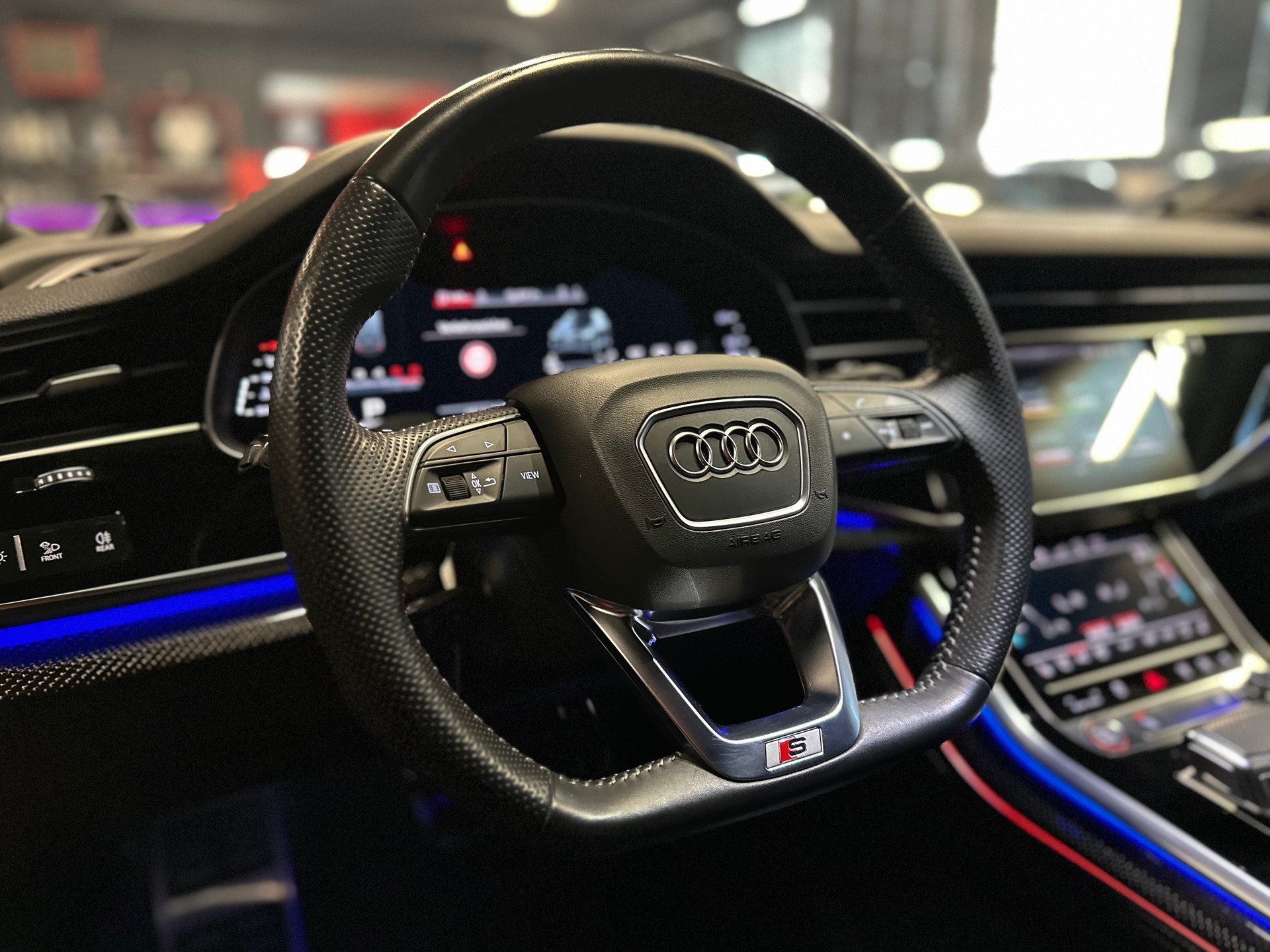 AUDI SQ7 4.0 TDI quattro tiptronic-image-11