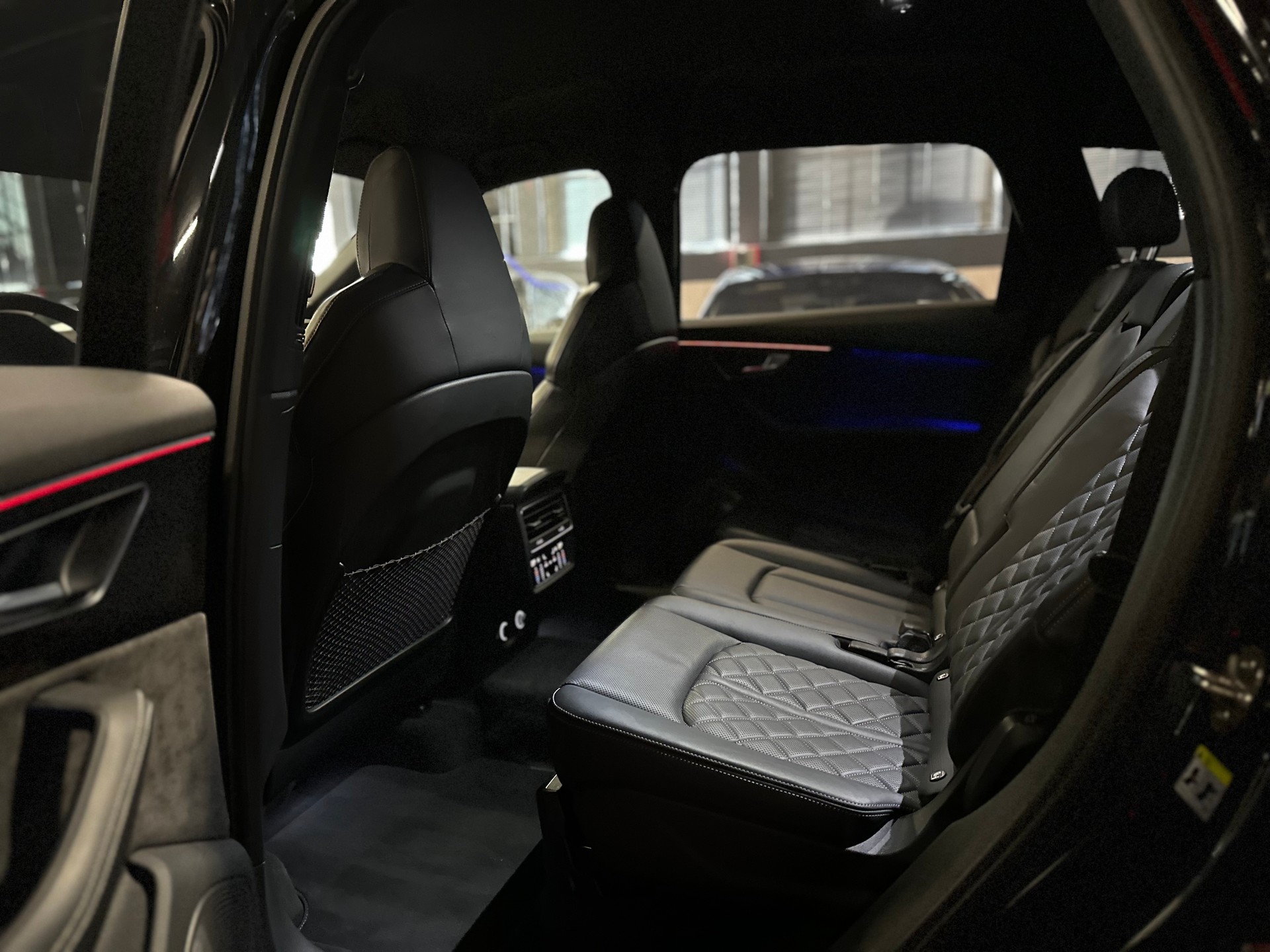 AUDI SQ7 4.0 TDI quattro tiptronic-image-18