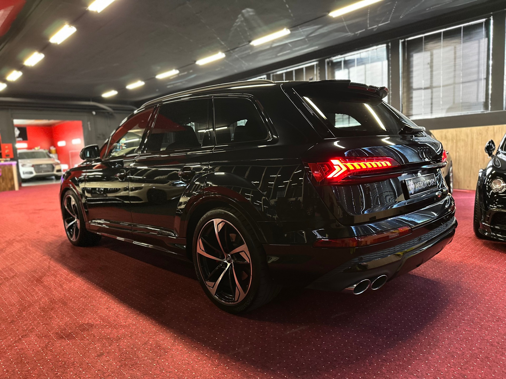AUDI SQ7 4.0 TDI quattro tiptronic-image-8