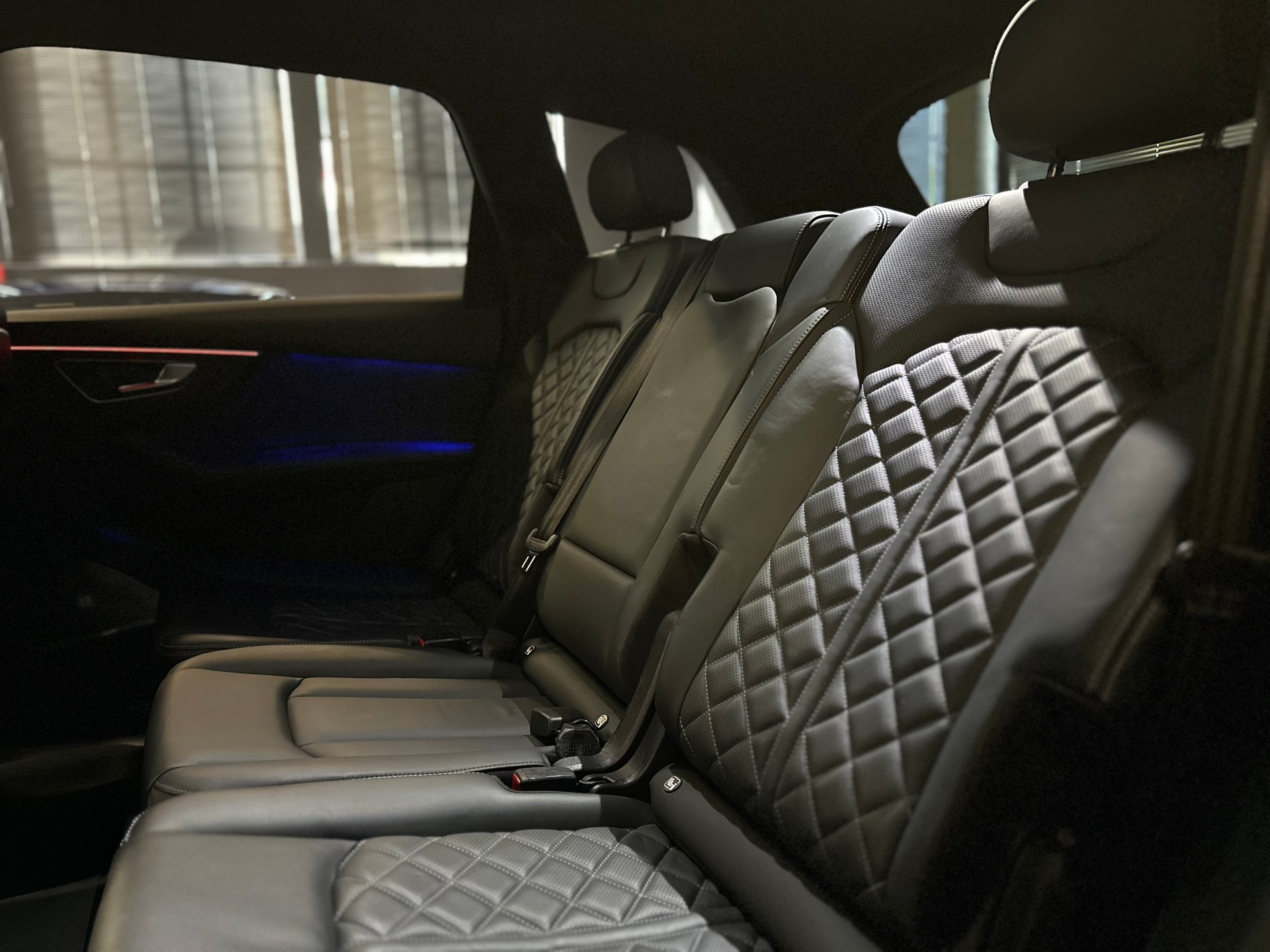 AUDI SQ7 4.0 TDI quattro tiptronic-image-19