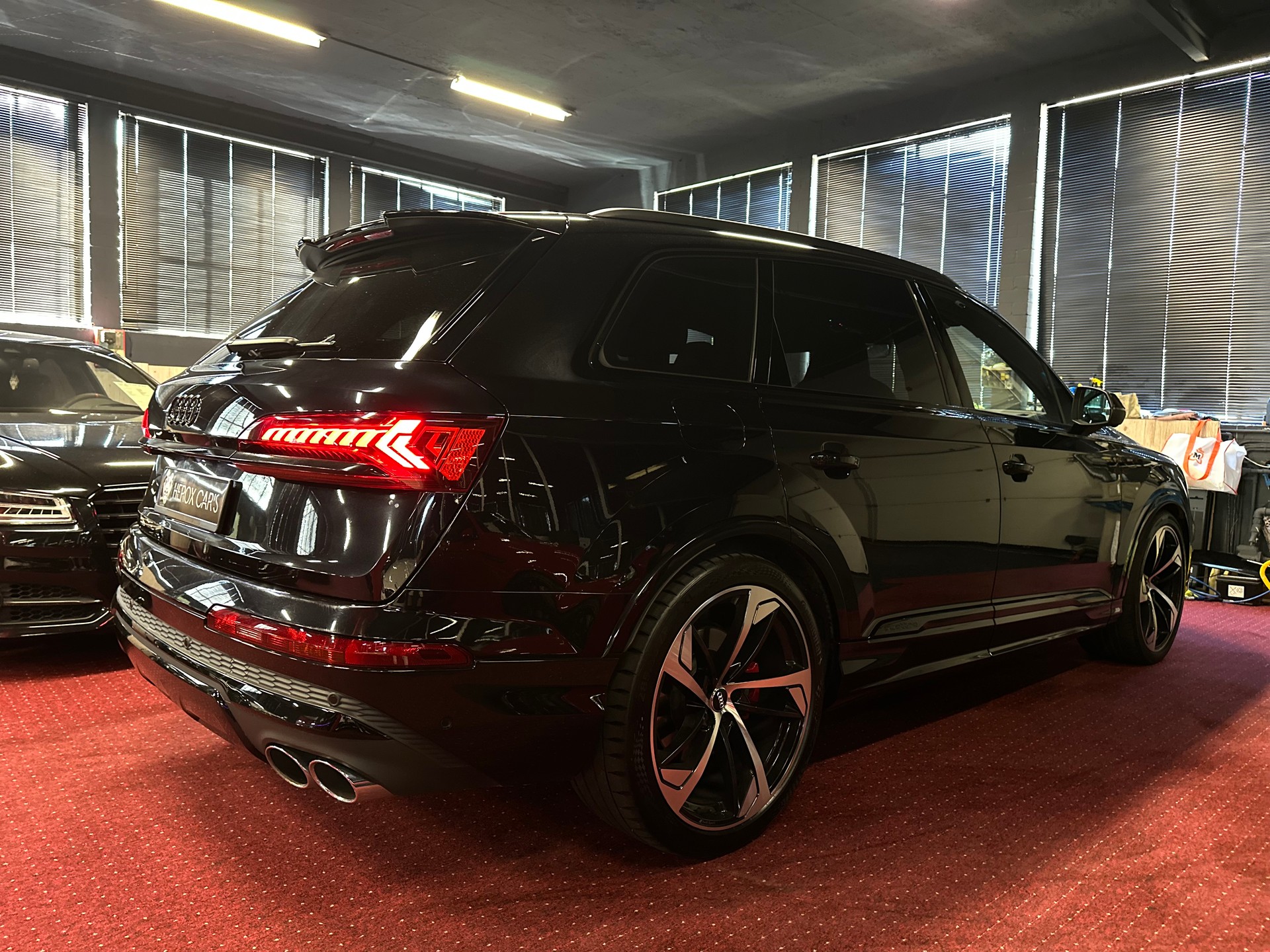 AUDI SQ7 4.0 TDI quattro tiptronic-image-4