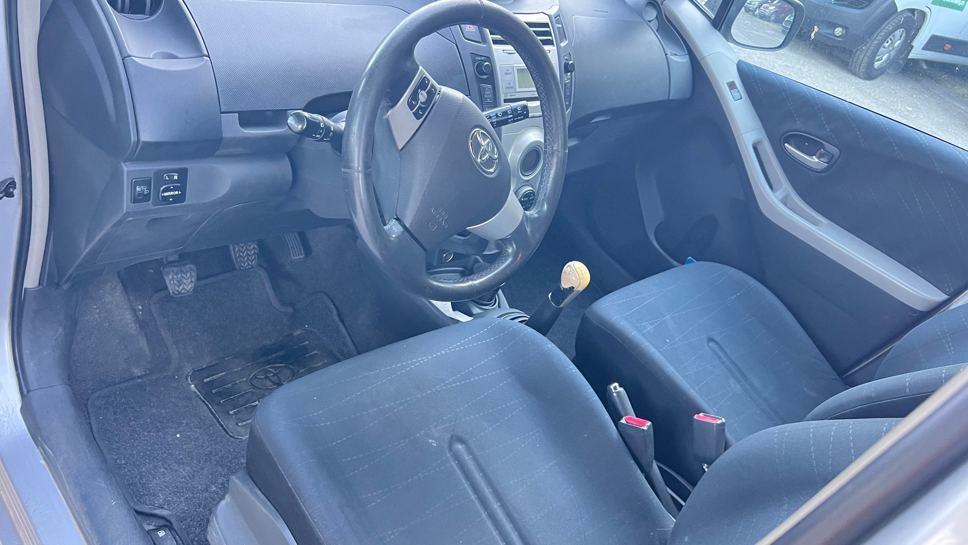 TOYOTA Yaris 1.4 D-4D Linea Terra-image-5