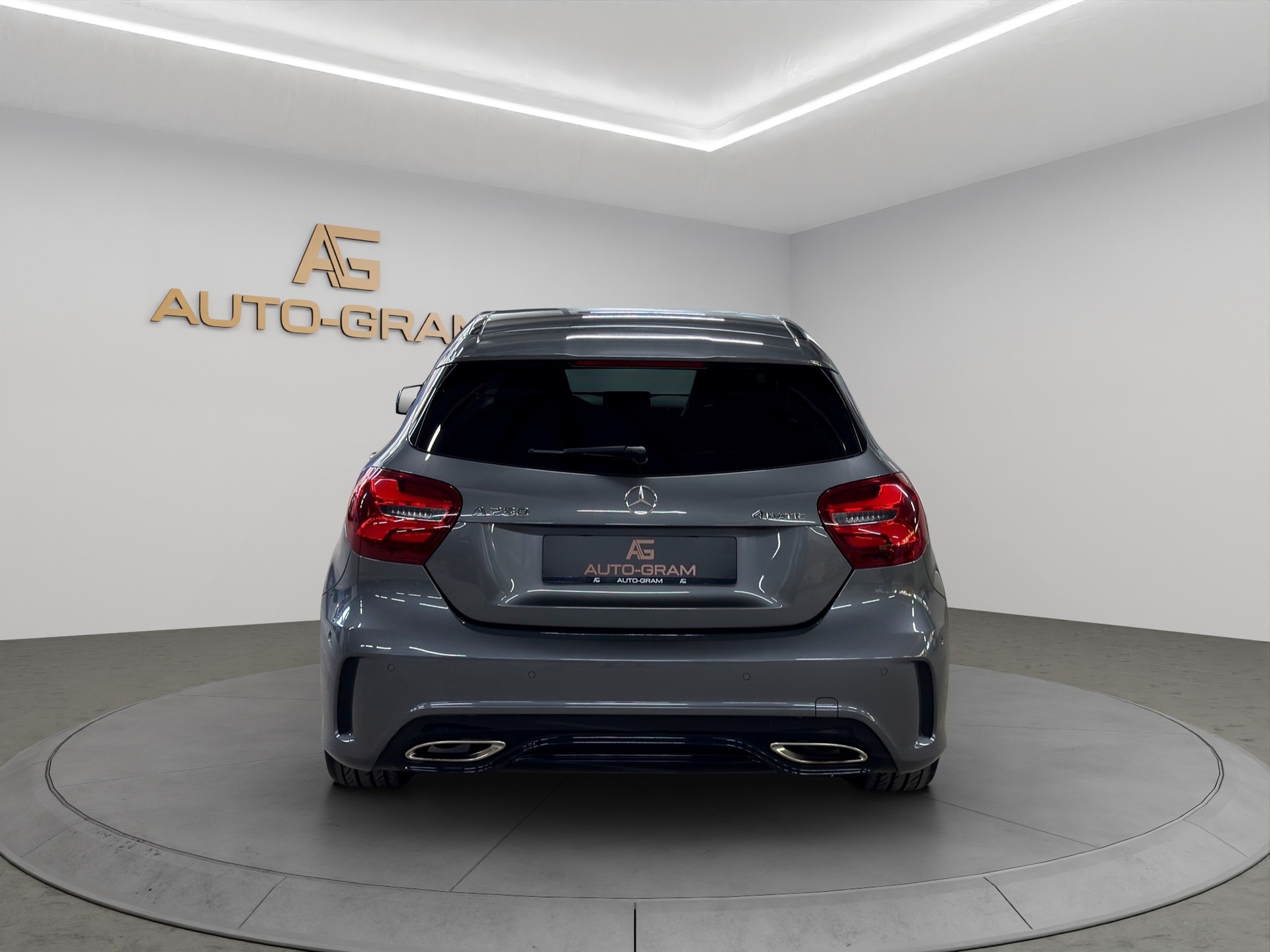 MERCEDES-BENZ A 250 AMG Line 4Matic 7G-DCT-image-4