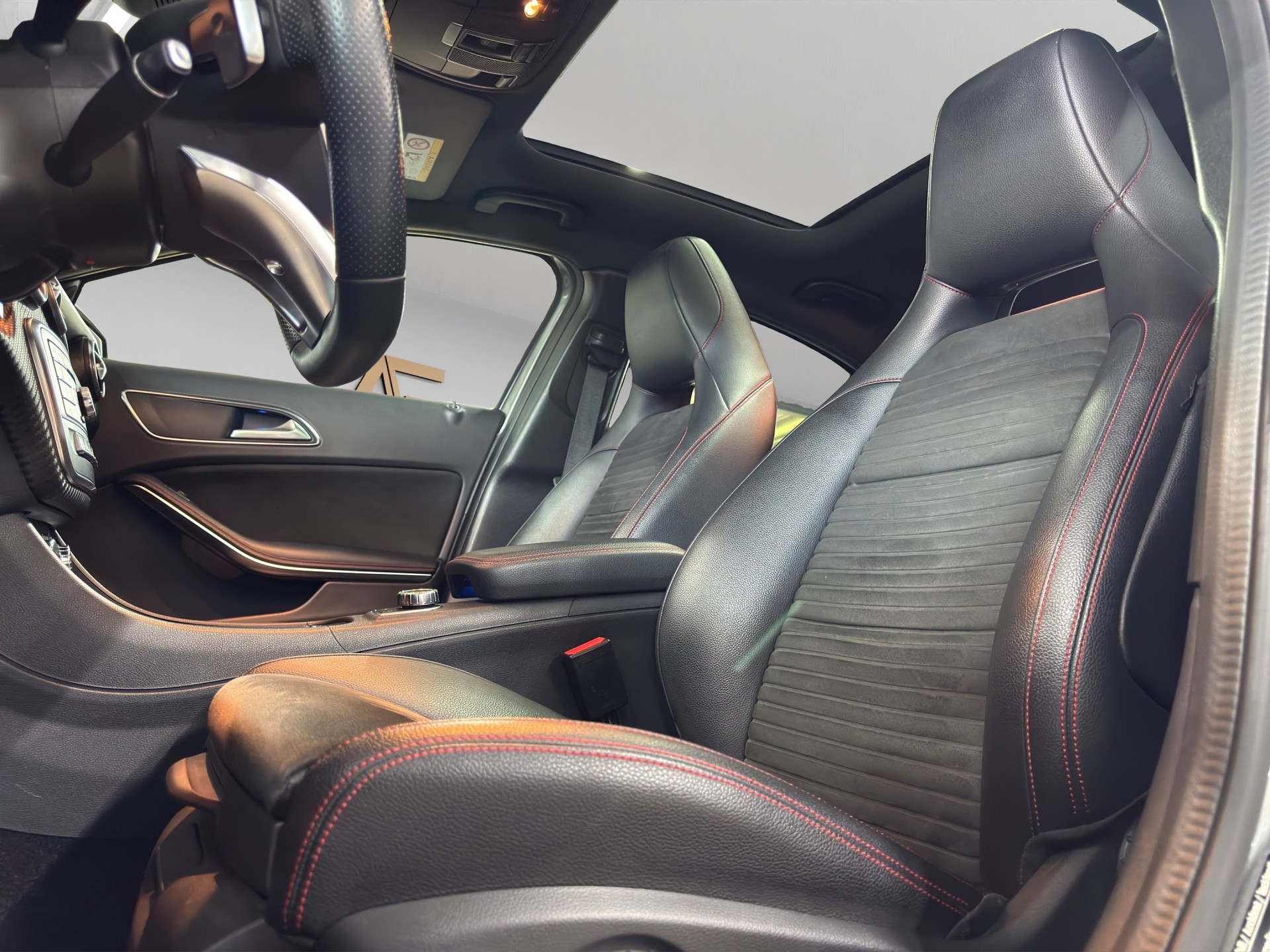 MERCEDES-BENZ A 250 AMG Line 4Matic 7G-DCT-image-12