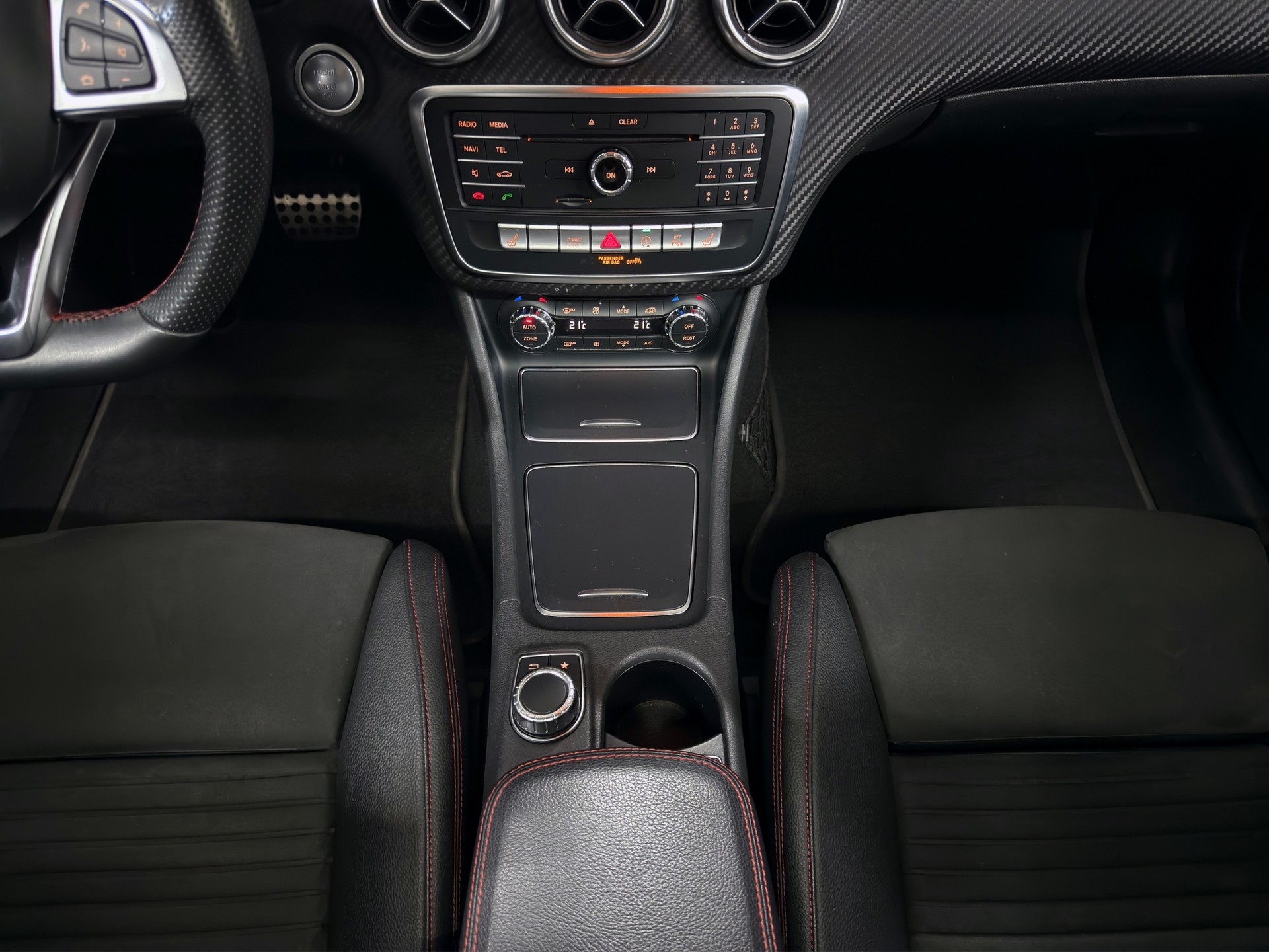 MERCEDES-BENZ A 250 AMG Line 4Matic 7G-DCT-image-17