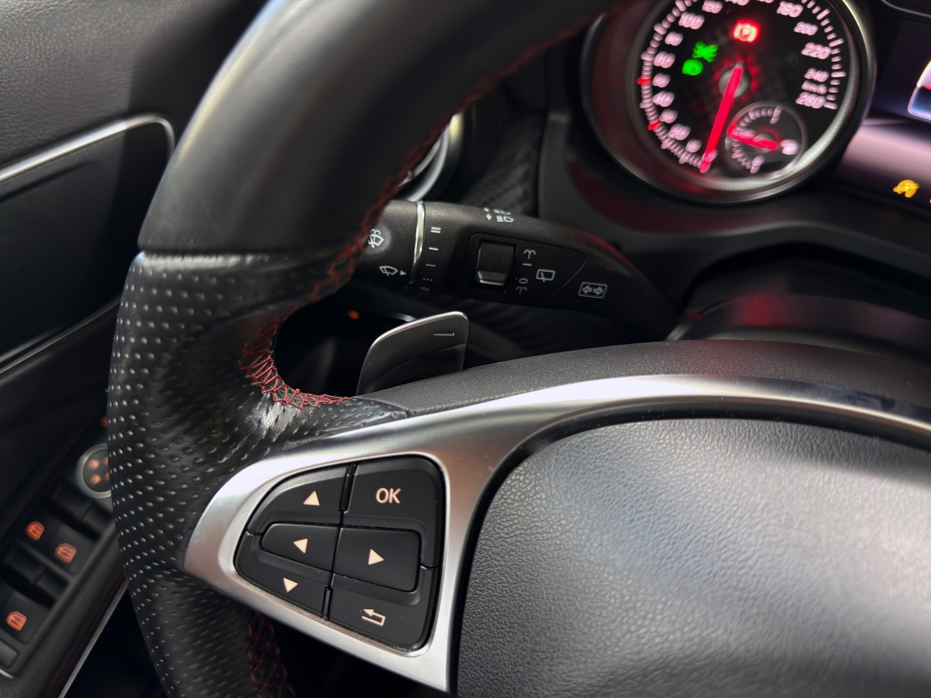 MERCEDES-BENZ A 250 AMG Line 4Matic 7G-DCT-image-22