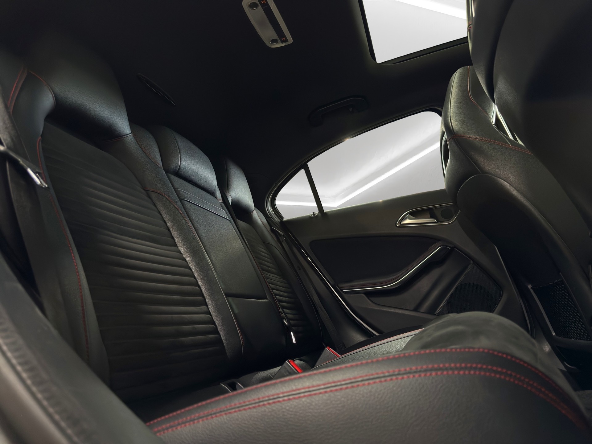MERCEDES-BENZ A 250 AMG Line 4Matic 7G-DCT-image-15