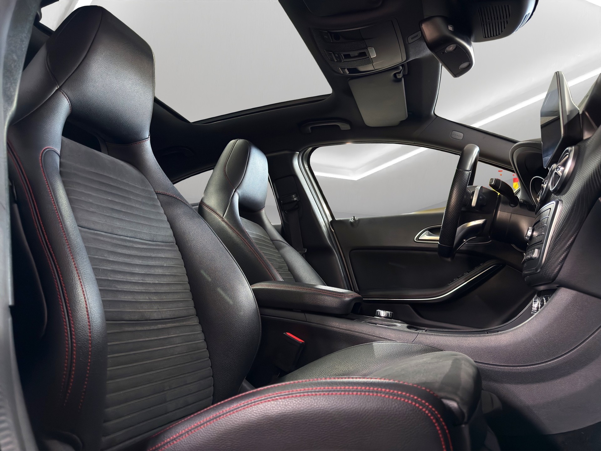 MERCEDES-BENZ A 250 AMG Line 4Matic 7G-DCT-image-14