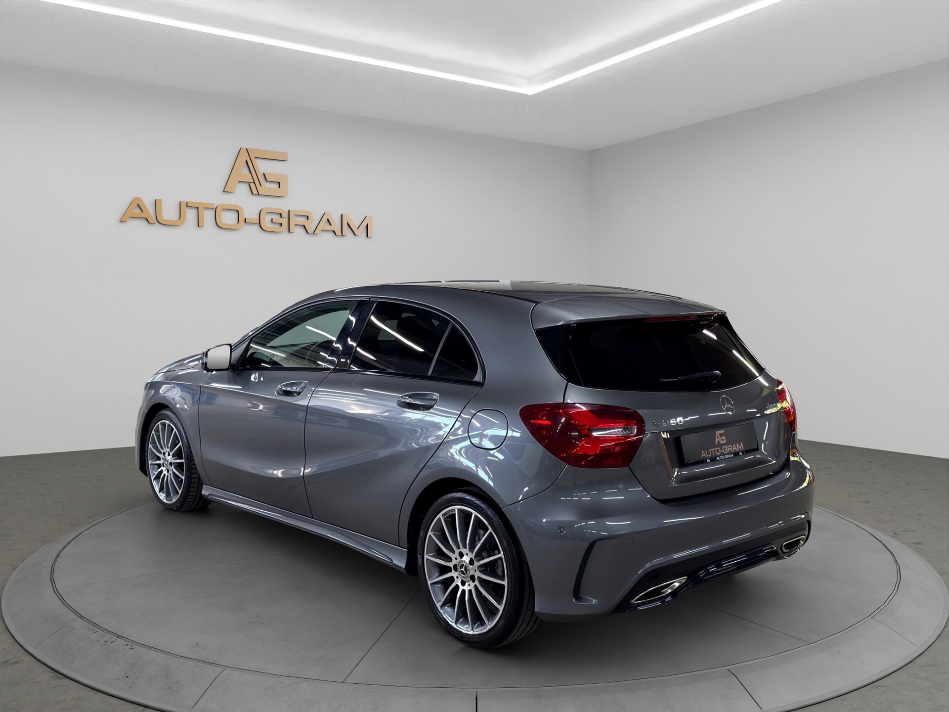 MERCEDES-BENZ A 250 AMG Line 4Matic 7G-DCT-image-3