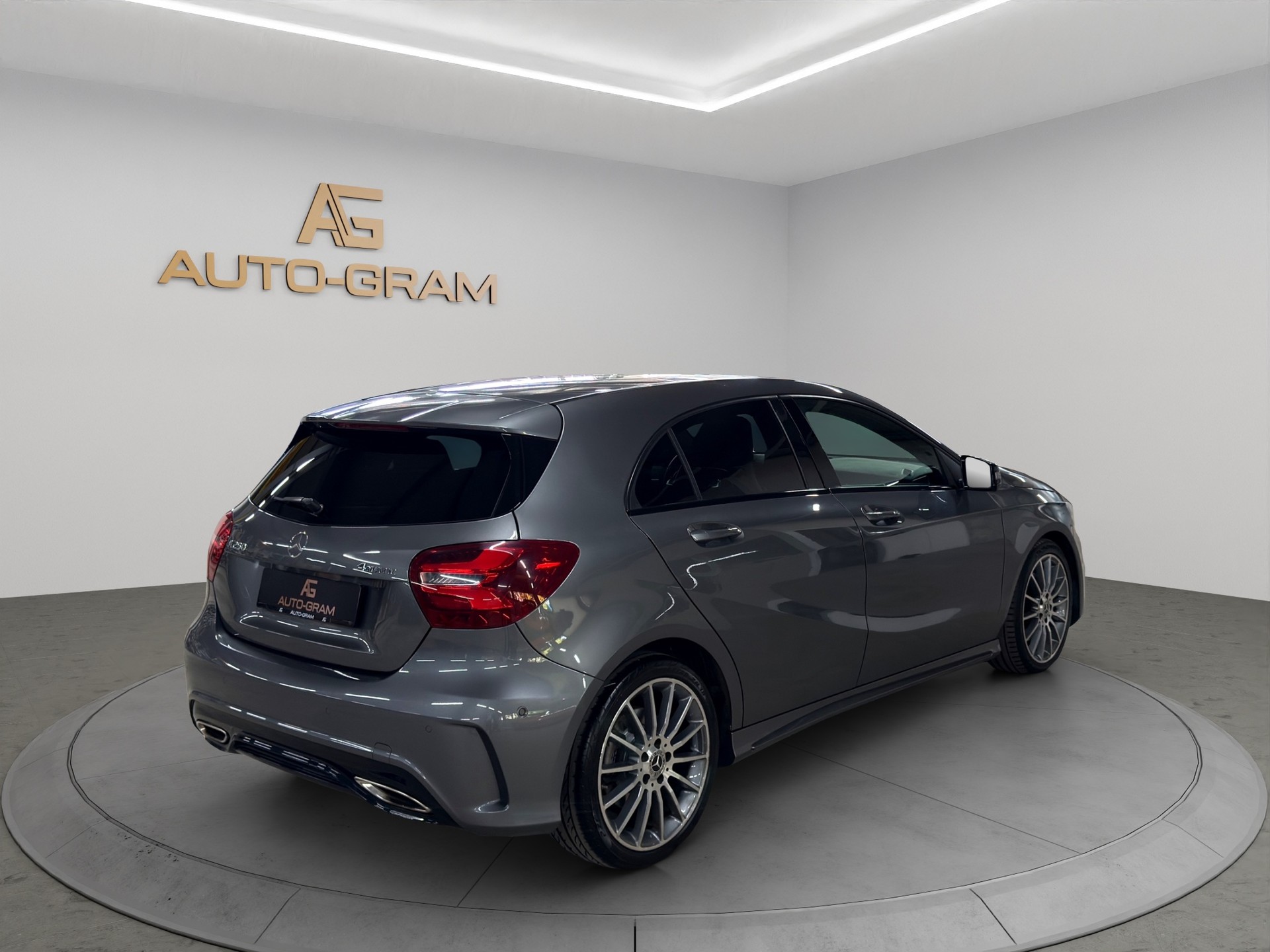 MERCEDES-BENZ A 250 AMG Line 4Matic 7G-DCT-image-5