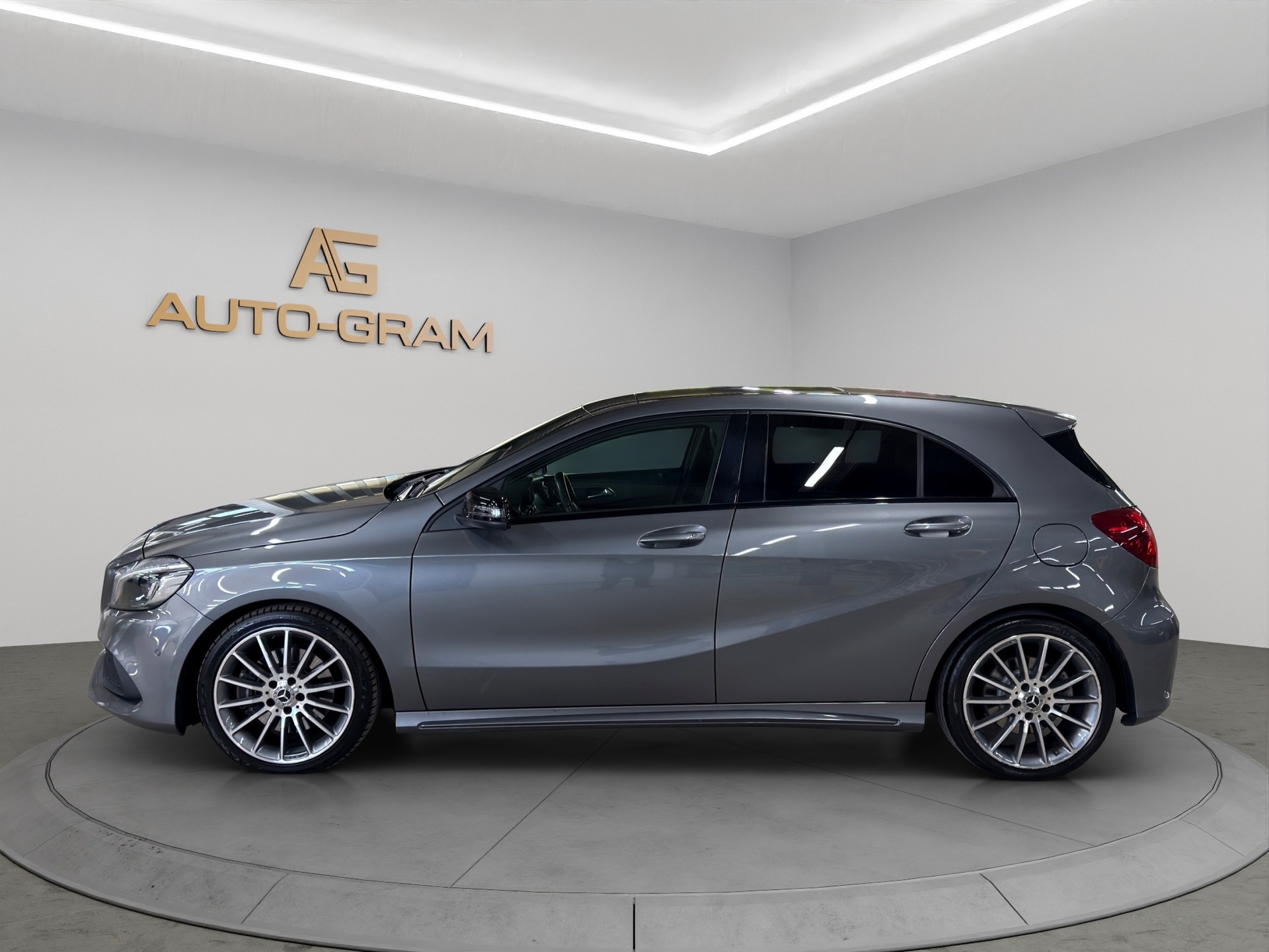 MERCEDES-BENZ A 250 AMG Line 4Matic 7G-DCT-image-2